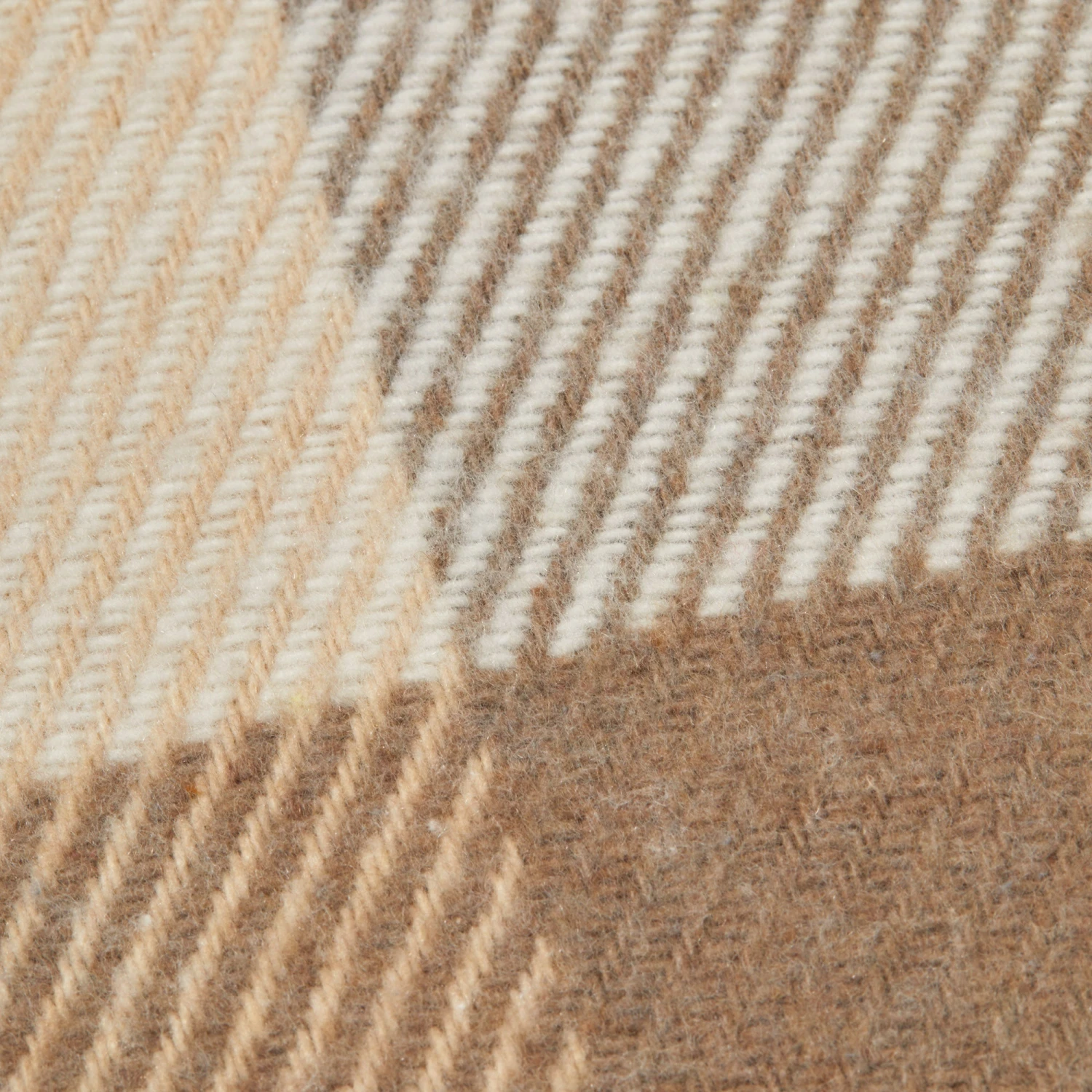 Plaid LIVIA Noisette 8 Plaid LIVIA Noisette – Image 8