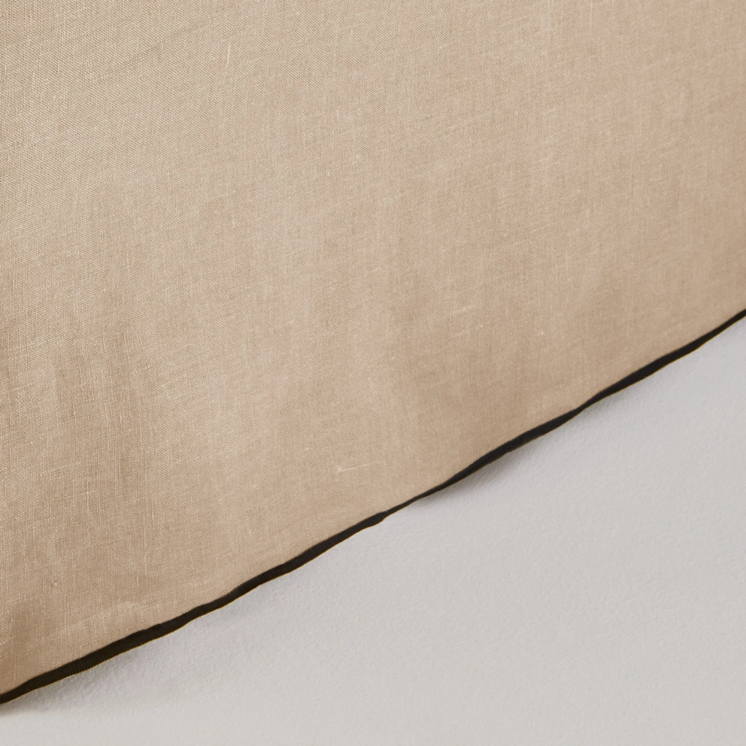 Cache Sommier CARLINA Sable Et Bourdon Noir 5 Cache Sommier CARLINA Sable Et Bourdon Noir – Image 5