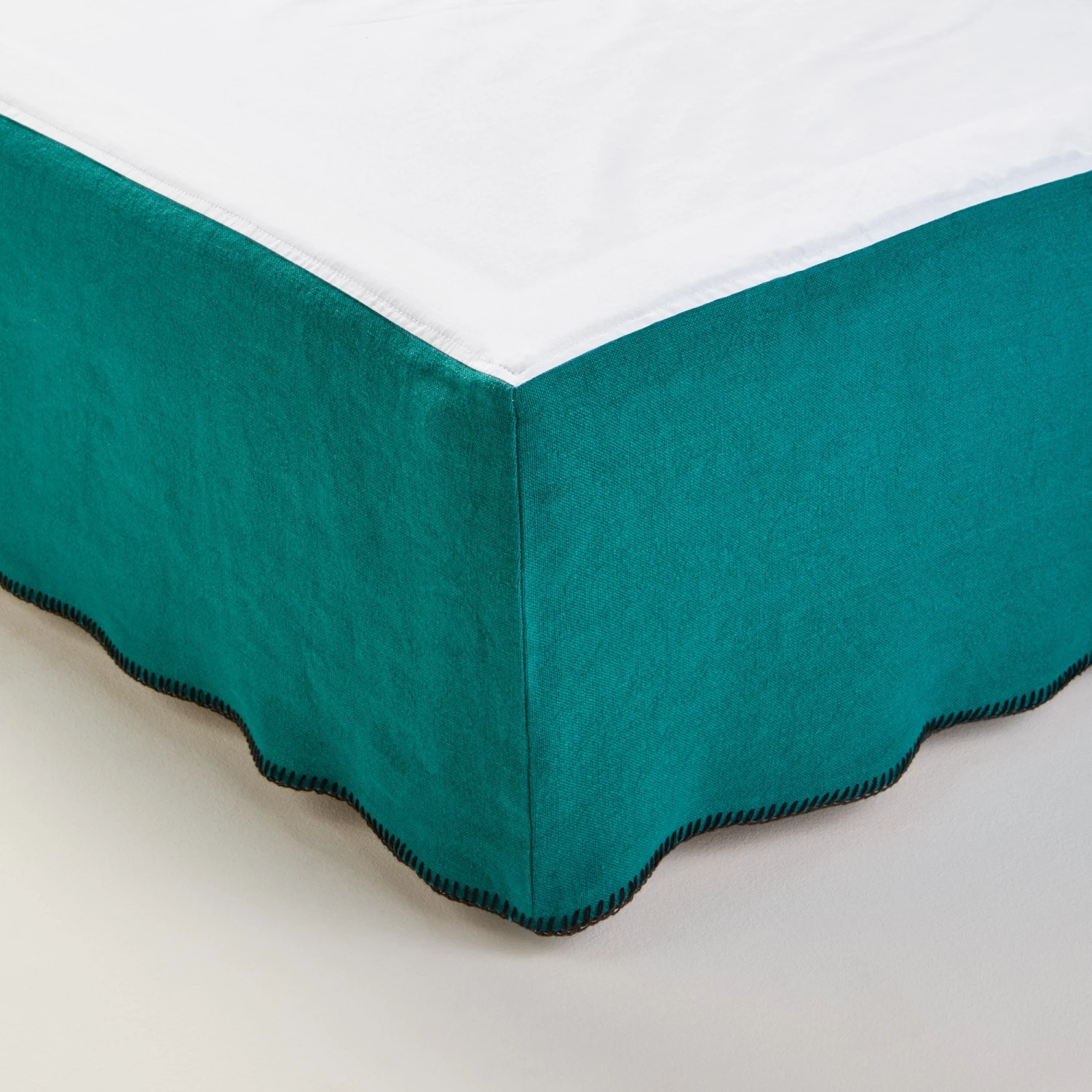 Cache Sommier NINO Lagon Et Feston Noir 3 Cache Sommier NINO Lagon Et Feston Noir – Image 3