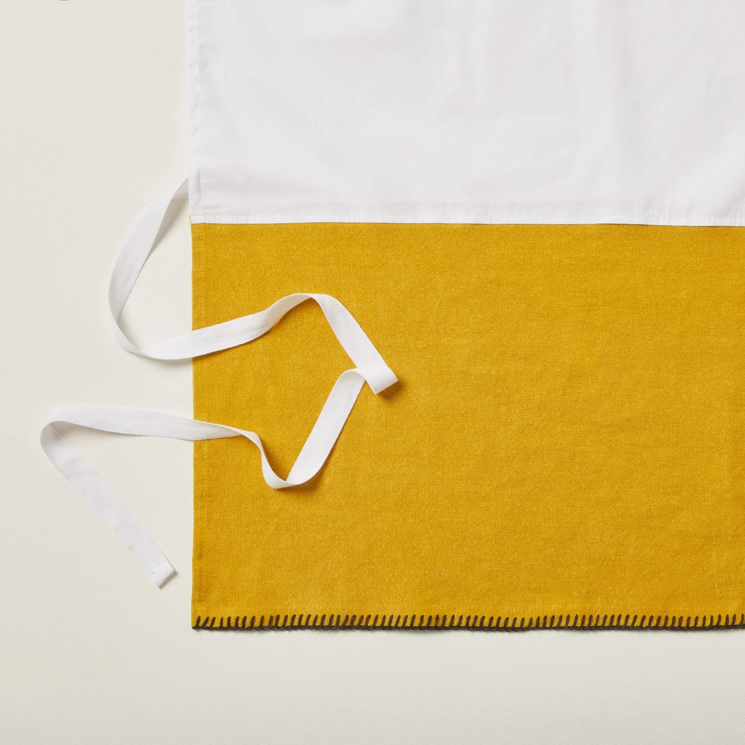 Cache Sommier NINO Ocre Et Feston Noir 4 Cache Sommier NINO Ocre Et Feston Noir – Image 4