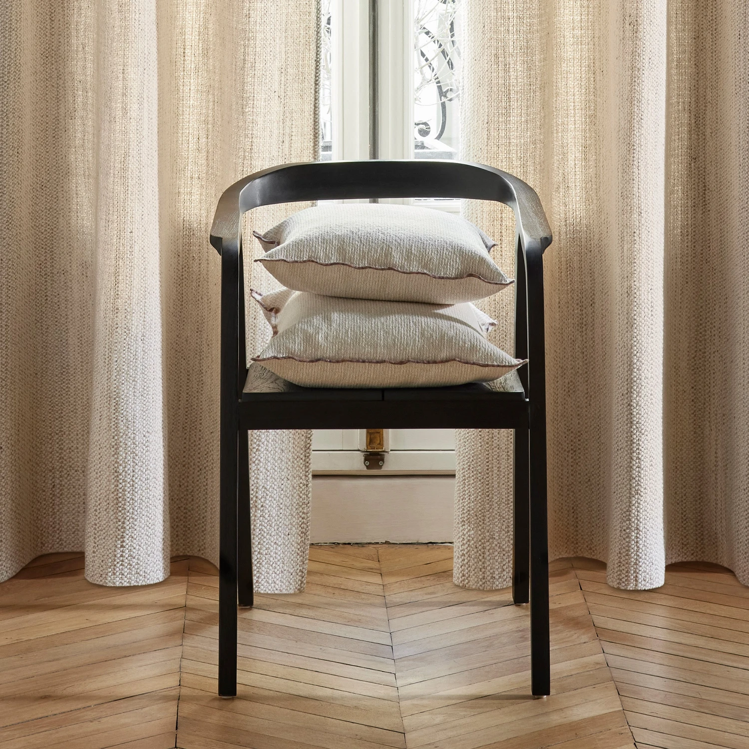 Chaise ALIXA Teck Recyclé Et Noir 4 Chaise ALIXA Teck Recyclé Et Noir – Image 4