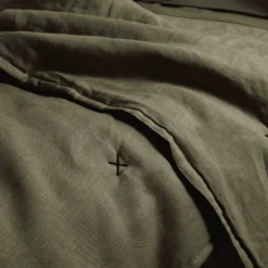 Couvre-lit Matelassé CARLINA Kaki Grisé Et Bourdon Noir 11 Couvre-lit Matelassé CARLINA Kaki Grisé Et Bourdon Noir -Décoration & meubles pour la maison couvre lit matelasse CARLINA 006499 GVG 5