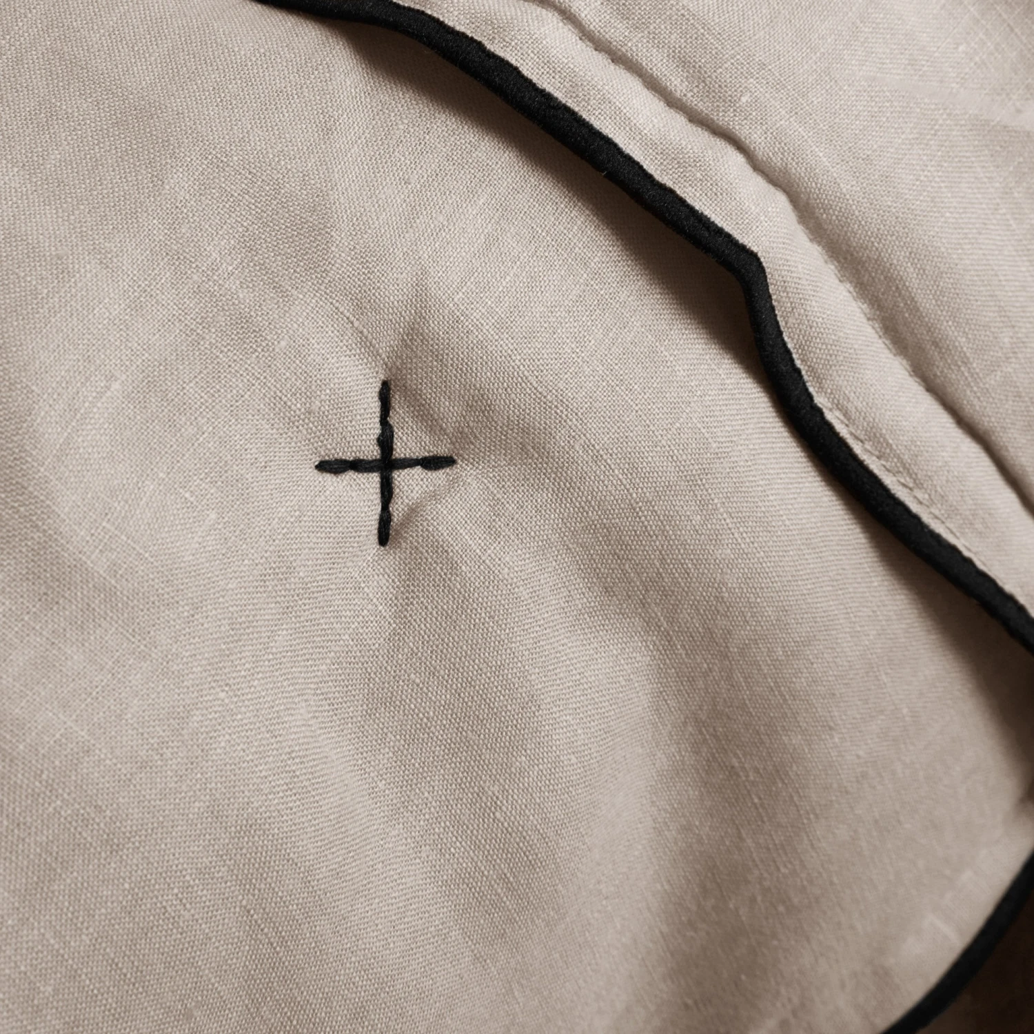 Couvre-lit Matelassé CARLINA Ficelle Et Bourdon Noir 2 Couvre-lit Matelassé CARLINA Ficelle Et Bourdon Noir – Image 2