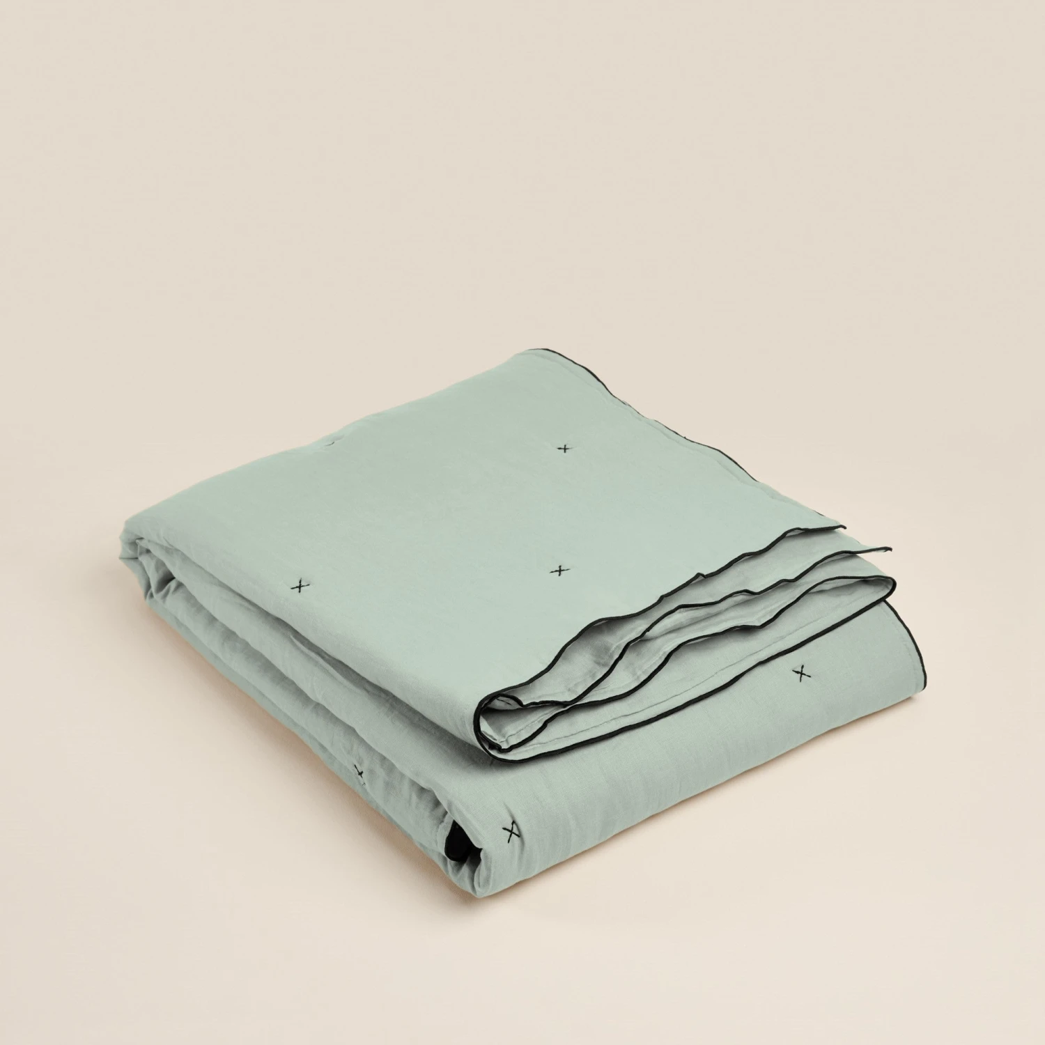 Couvre-lit Matelassé CARLINA Tilleul Et Bourdon Noir 4 Couvre-lit Matelassé CARLINA Tilleul Et Bourdon Noir – Image 4