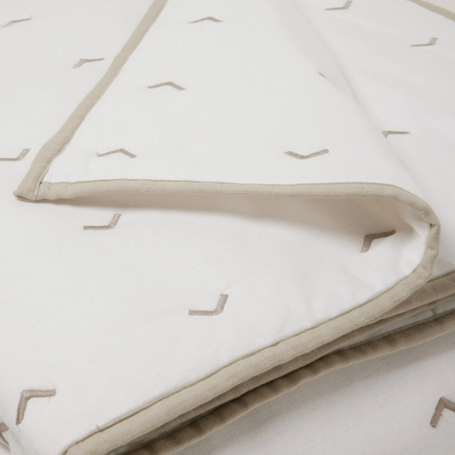 Couvre-lit Matelassé VINNIE Blanc Et Naturel 9 Couvre-lit Matelassé VINNIE Blanc Et Naturel – Image 9