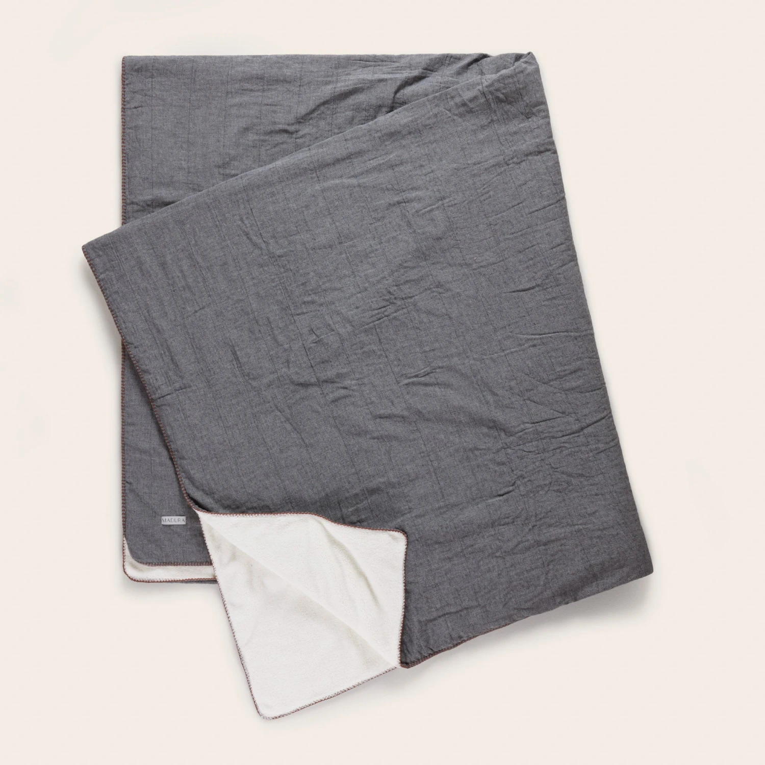 Couvre-lit DASHAN Noir Blanc Et Feston Terracota 4 Couvre-lit DASHAN Noir Blanc Et Feston Terracota – Image 4