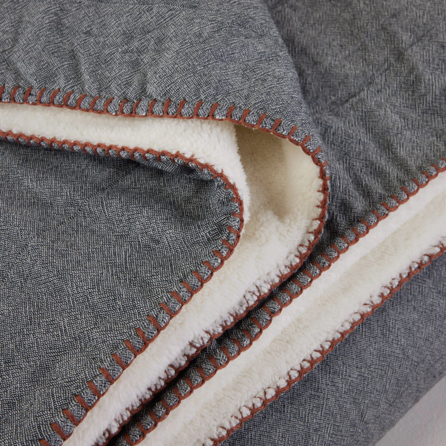 Couvre-lit DASHAN Noir Blanc Et Feston Terracota 2 Couvre-lit DASHAN Noir Blanc Et Feston Terracota – Image 2