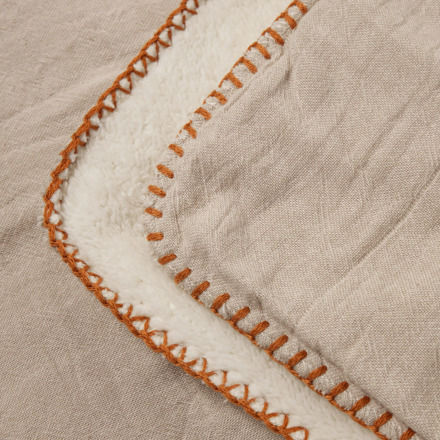 Couvre-lit DASHAN Beige Naturel Et Feston Caramel 8 Couvre-lit DASHAN Beige Naturel Et Feston Caramel – Image 8