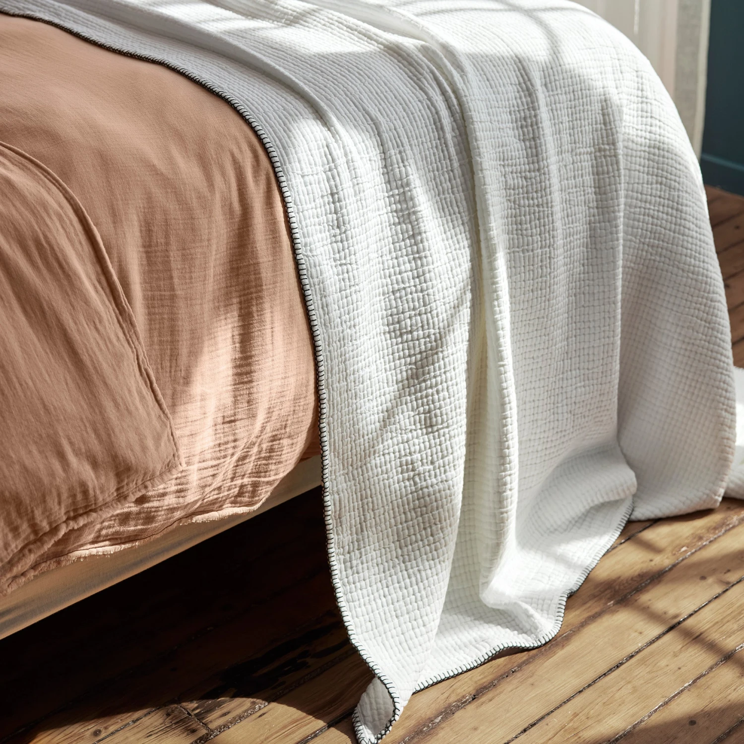 Couvre-lit ILARIO Blanc Et Feston Noir 5 Couvre-lit ILARIO Blanc Et Feston Noir – Image 5