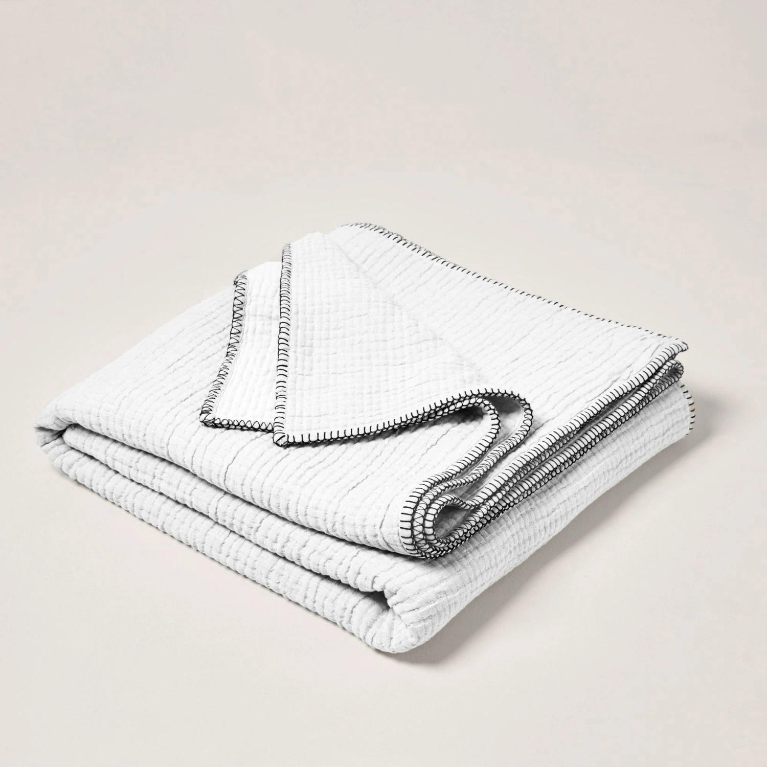 Couvre-lit ILARIO Blanc Et Feston Noir 6 Couvre-lit ILARIO Blanc Et Feston Noir – Image 6