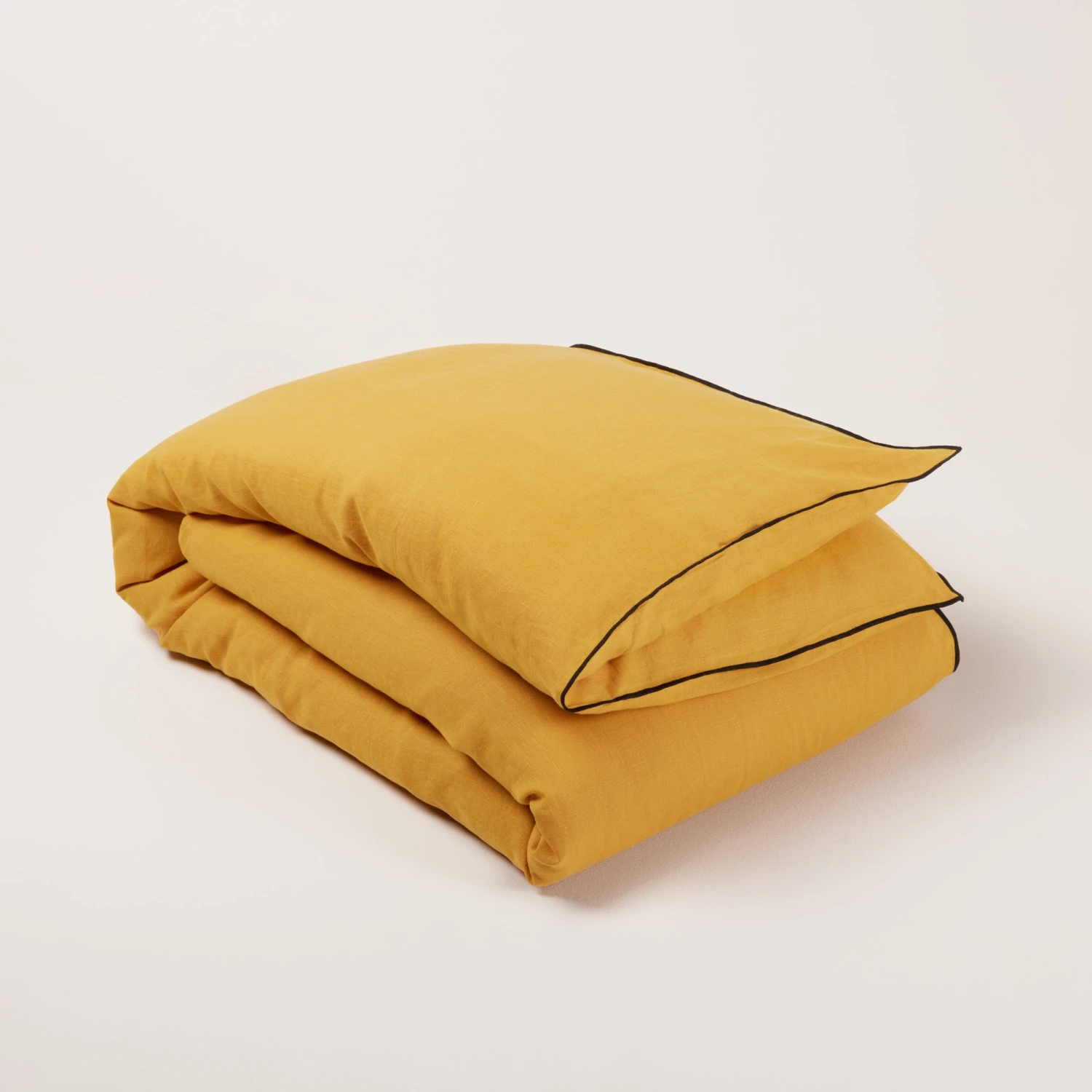 Housse D'édredon CARLINA Ocre Et Bourdon Noir 3 Housse D'édredon CARLINA Ocre Et Bourdon Noir – Image 3