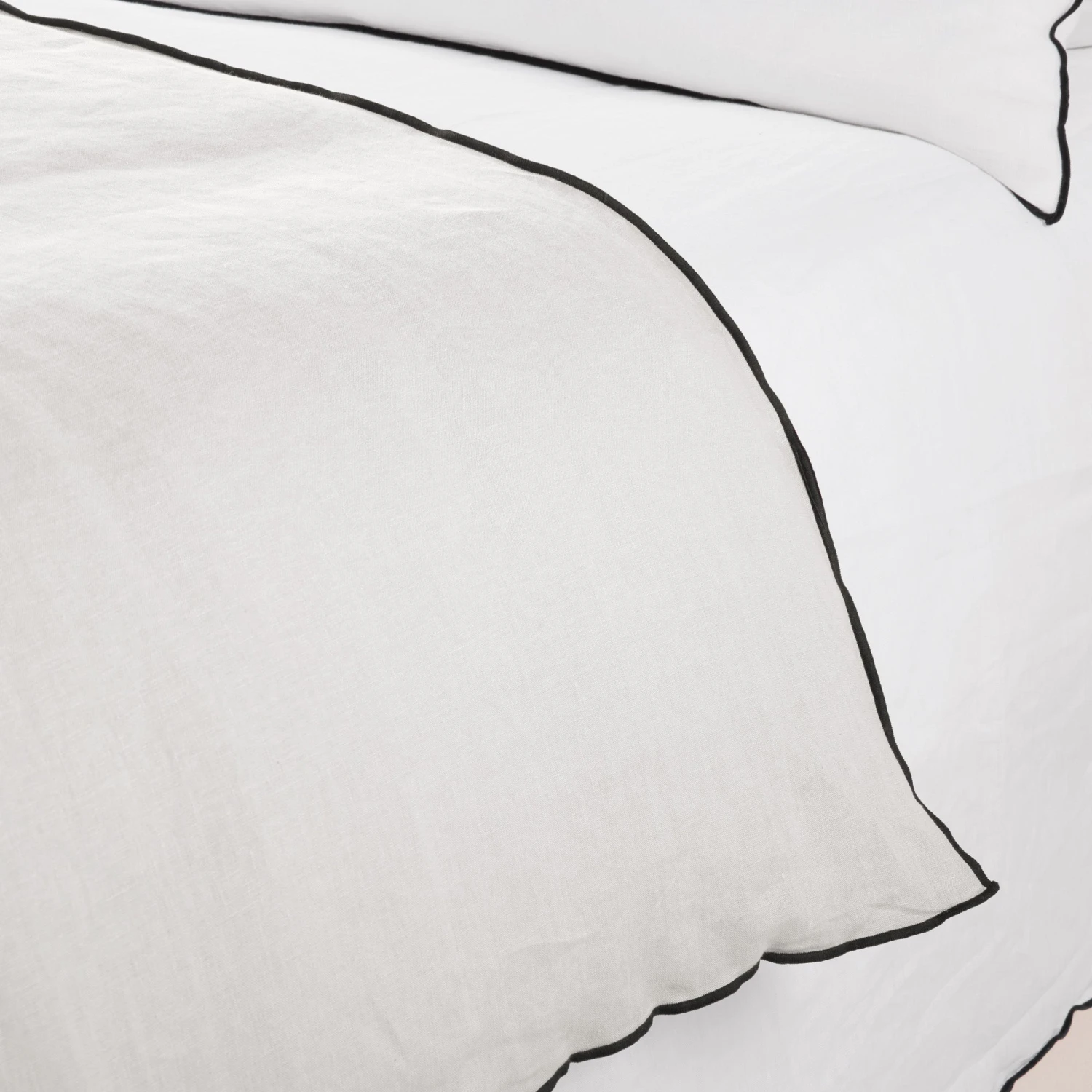 Housse D'édredon CARLINA Calcaire Et Bourdon Noir 6 Housse D'édredon CARLINA Calcaire Et Bourdon Noir – Image 6