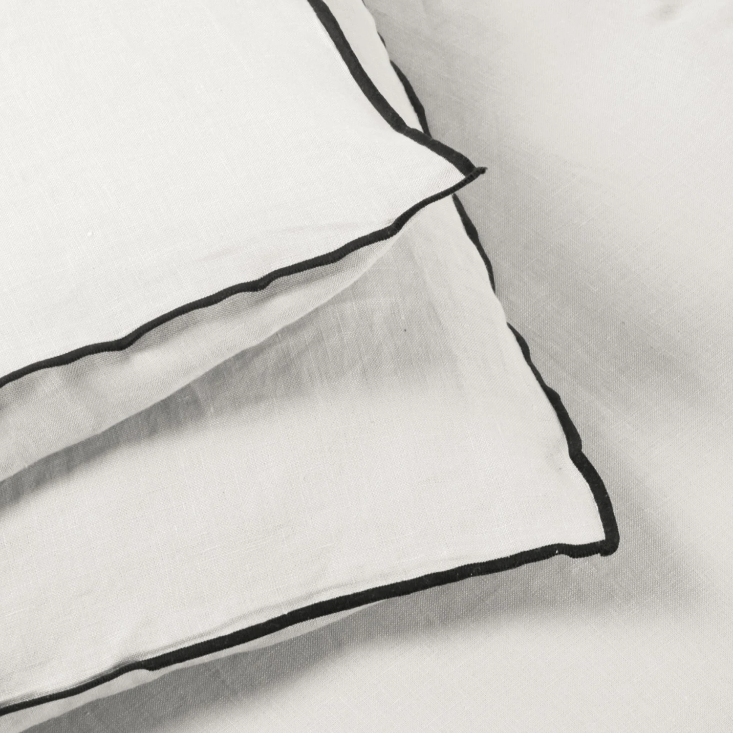 Housse D'édredon CARLINA Calcaire Et Bourdon Noir 7 Housse D'édredon CARLINA Calcaire Et Bourdon Noir – Image 7