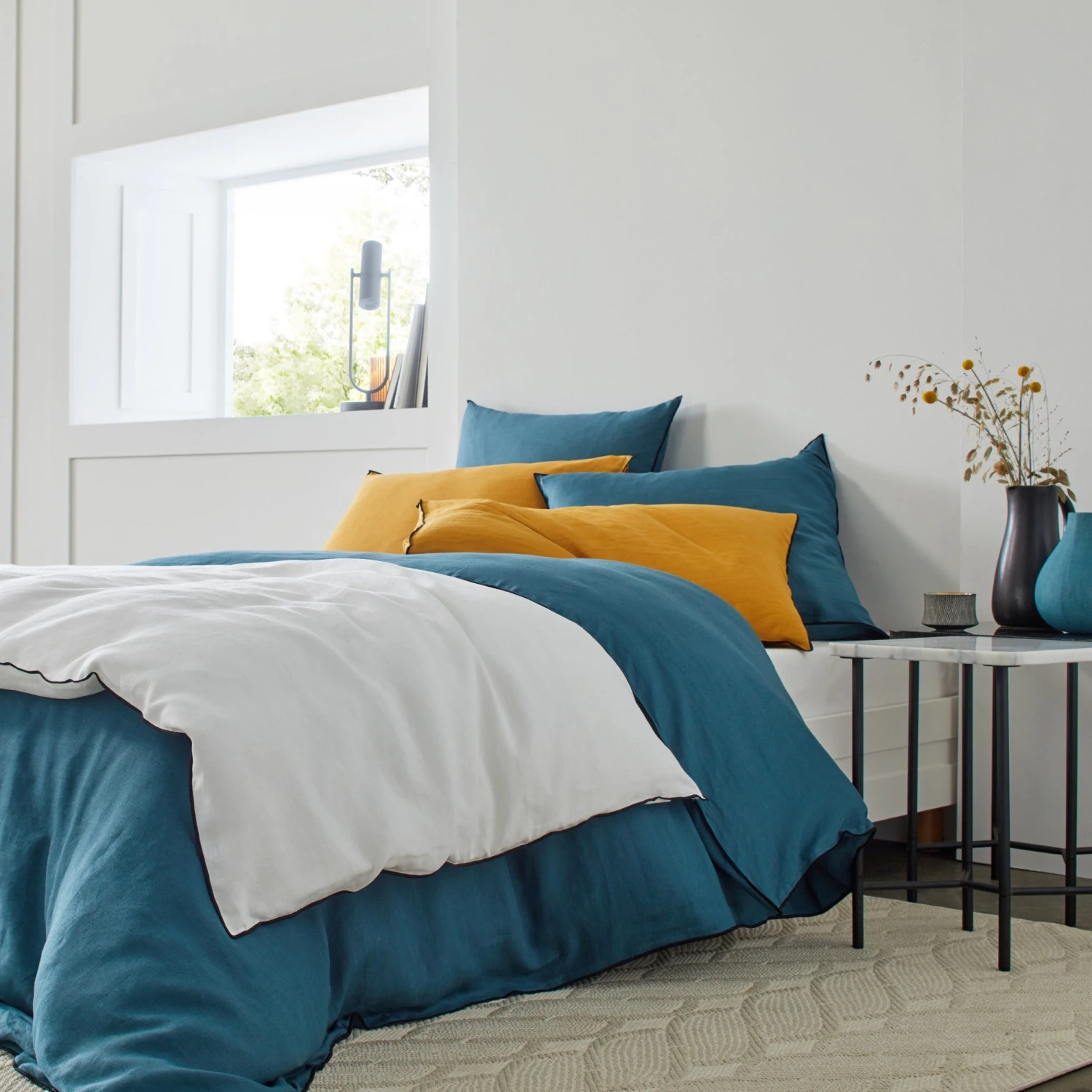 Housse D'édredon CARLINA Blanc Pur Et Bourdon Noir 3 Housse D'édredon CARLINA Blanc Pur Et Bourdon Noir – Image 3