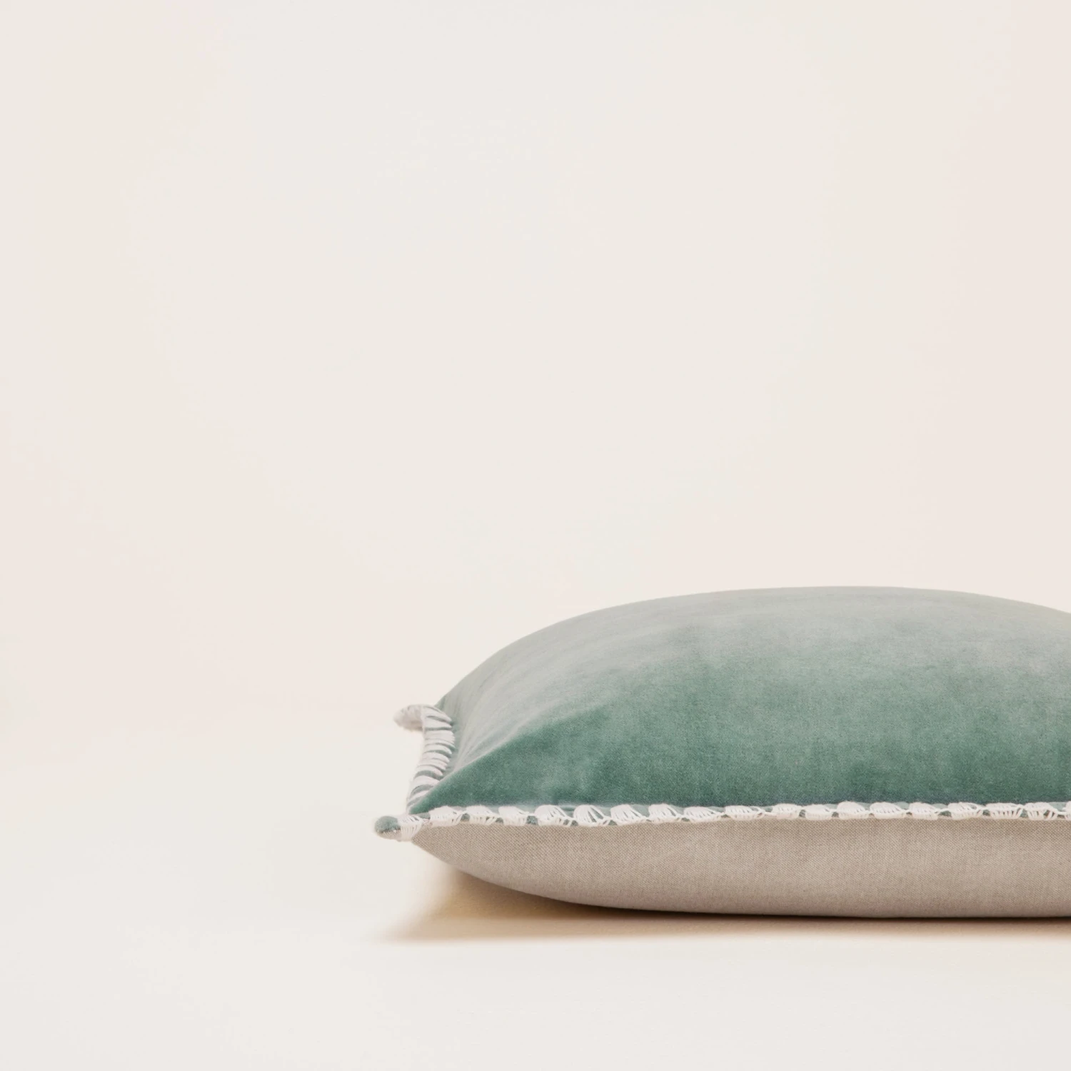 Housse De Coussin ANJALI Céladon Et Naturel 7 Housse De Coussin ANJALI Céladon Et Naturel – Image 7