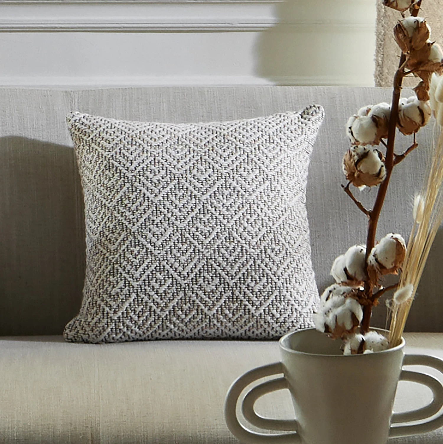 Housse De Coussin EREBUS Ivoire Et Grisé 2 Housse De Coussin EREBUS Ivoire Et Grisé – Image 2