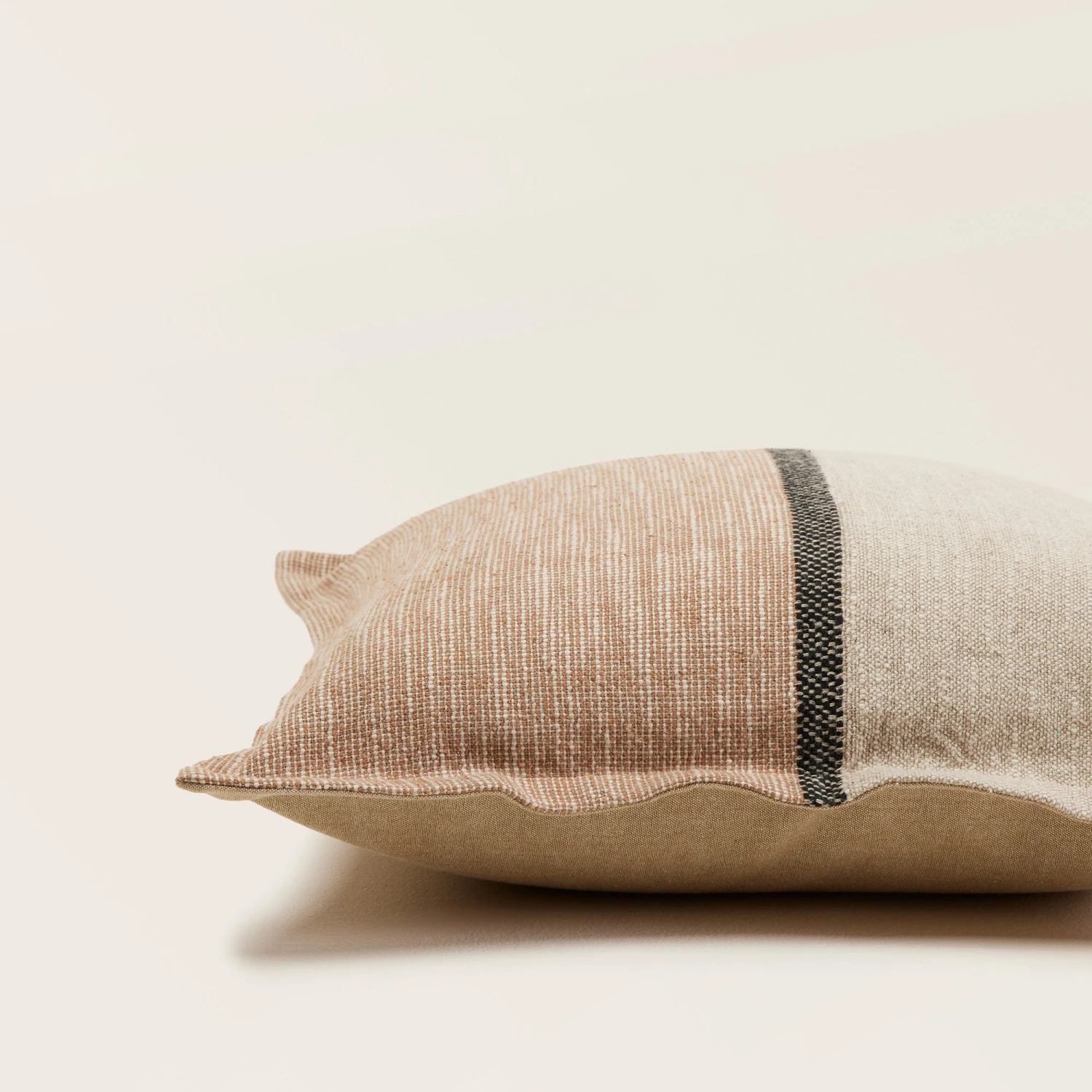 Housse De Coussin HARI Naturel Et Brun 7 Housse De Coussin HARI Naturel Et Brun – Image 7