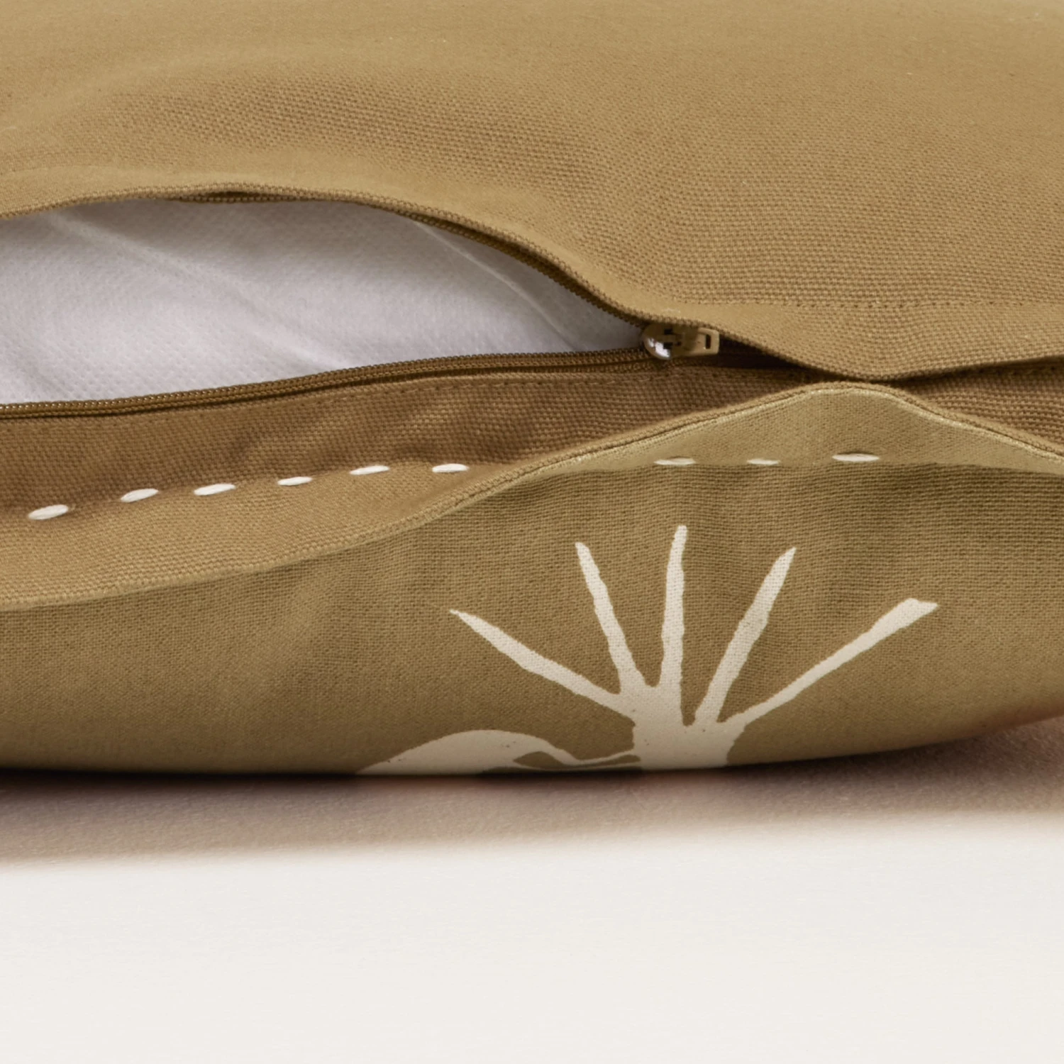 Housse De Coussin KANAN Marron Et écru 11 Housse De Coussin KANAN Marron Et écru – Image 11