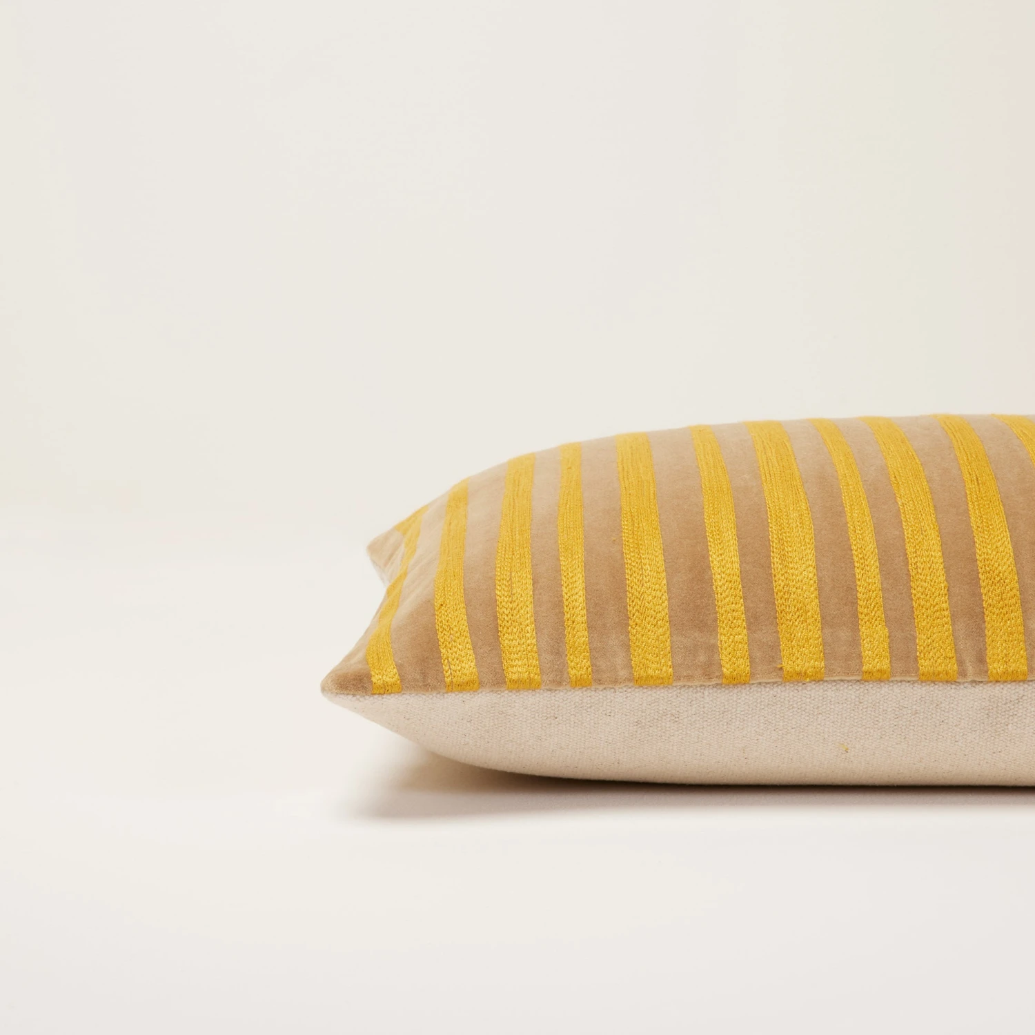 Housse De Coussin MYRTO Ocre 8 Housse De Coussin MYRTO Ocre – Image 8