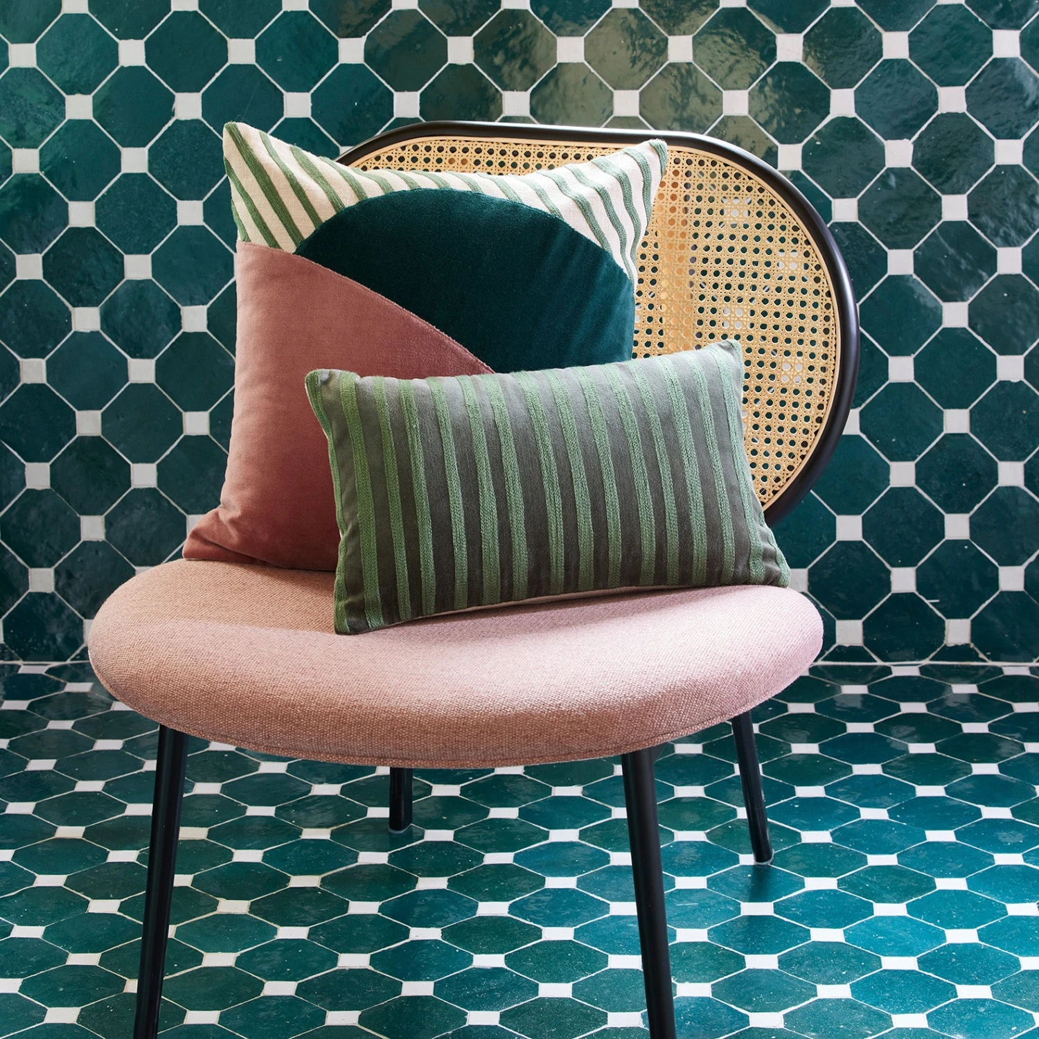 Housse De Coussin NEREE Vert Et Rose 10 Housse De Coussin NEREE Vert Et Rose – Image 10