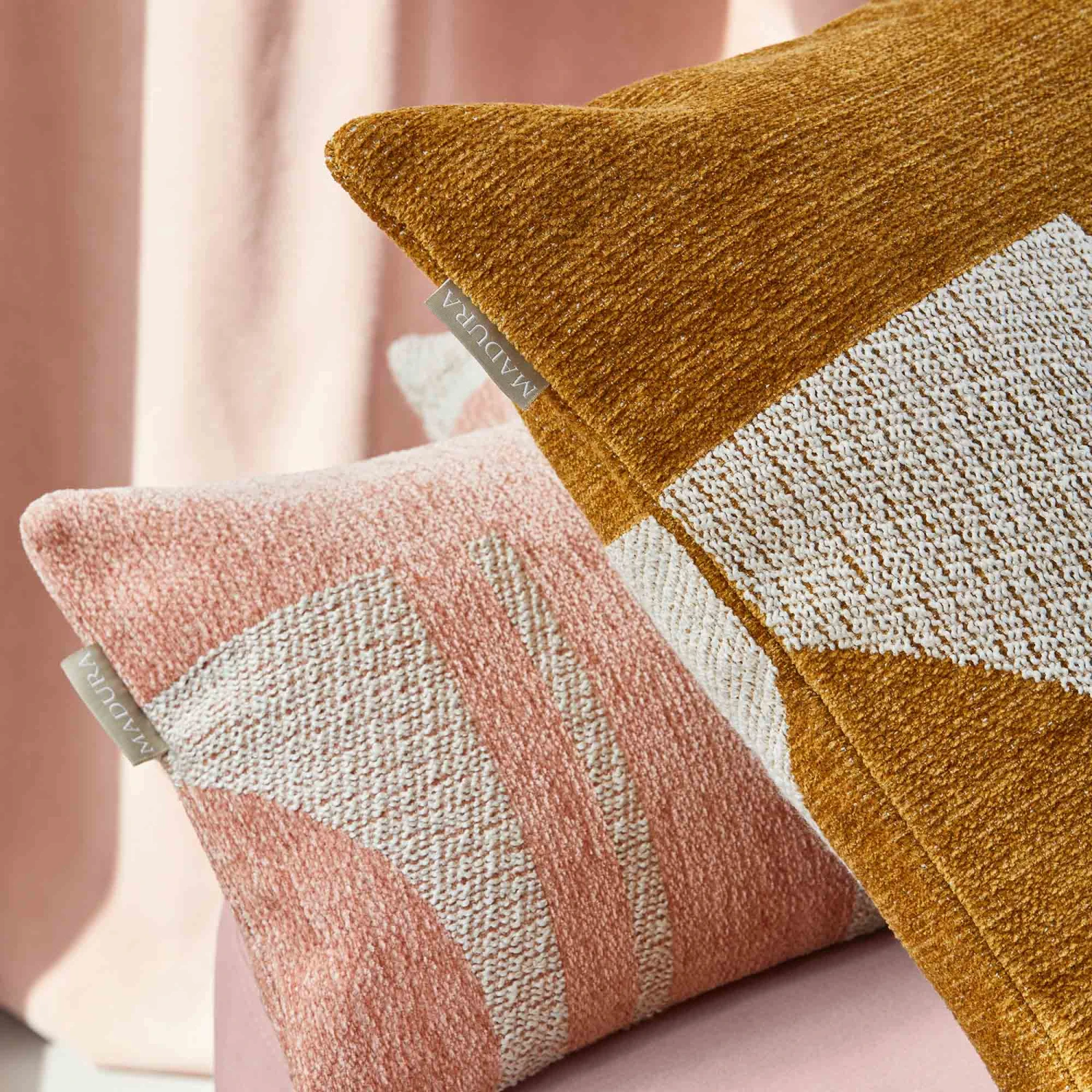 Housse De Coussin NILS Moutarde Et Naturel 4 Housse De Coussin NILS Moutarde Et Naturel – Image 4