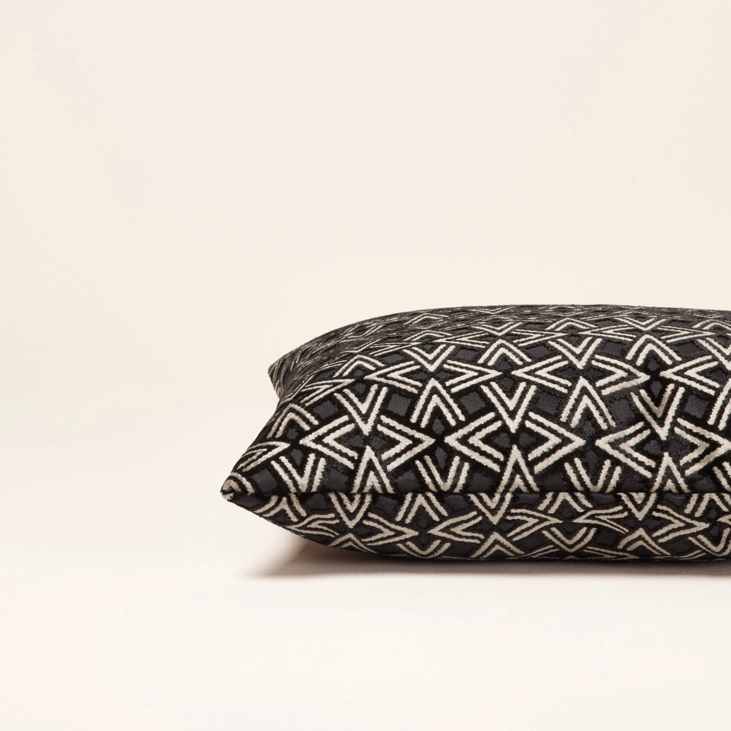 Housse De Coussin OSCAR Noir 6 Housse De Coussin OSCAR Noir – Image 6