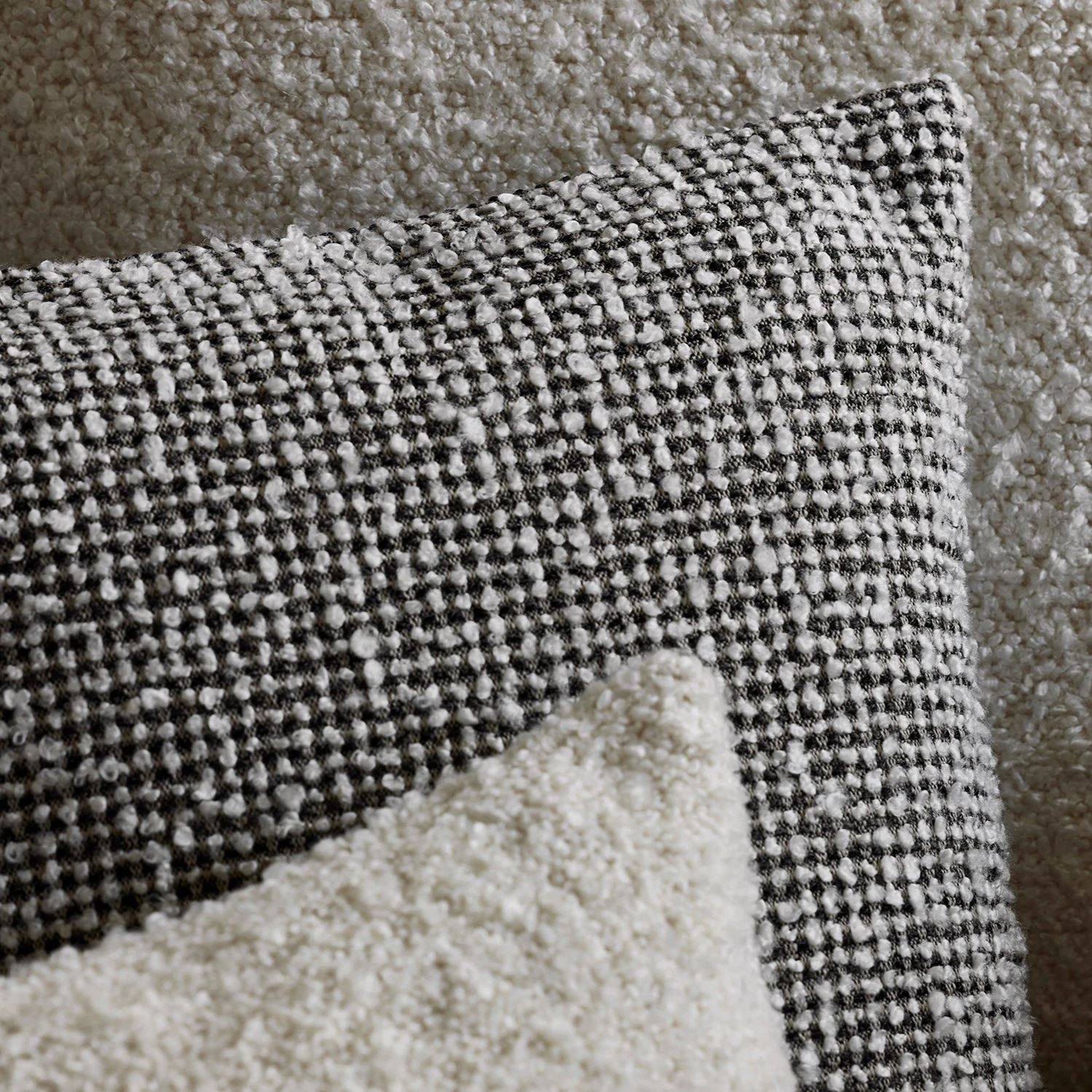 Housse De Coussin PIETRO Ivoire Et Noir 3 Housse De Coussin PIETRO Ivoire Et Noir – Image 3