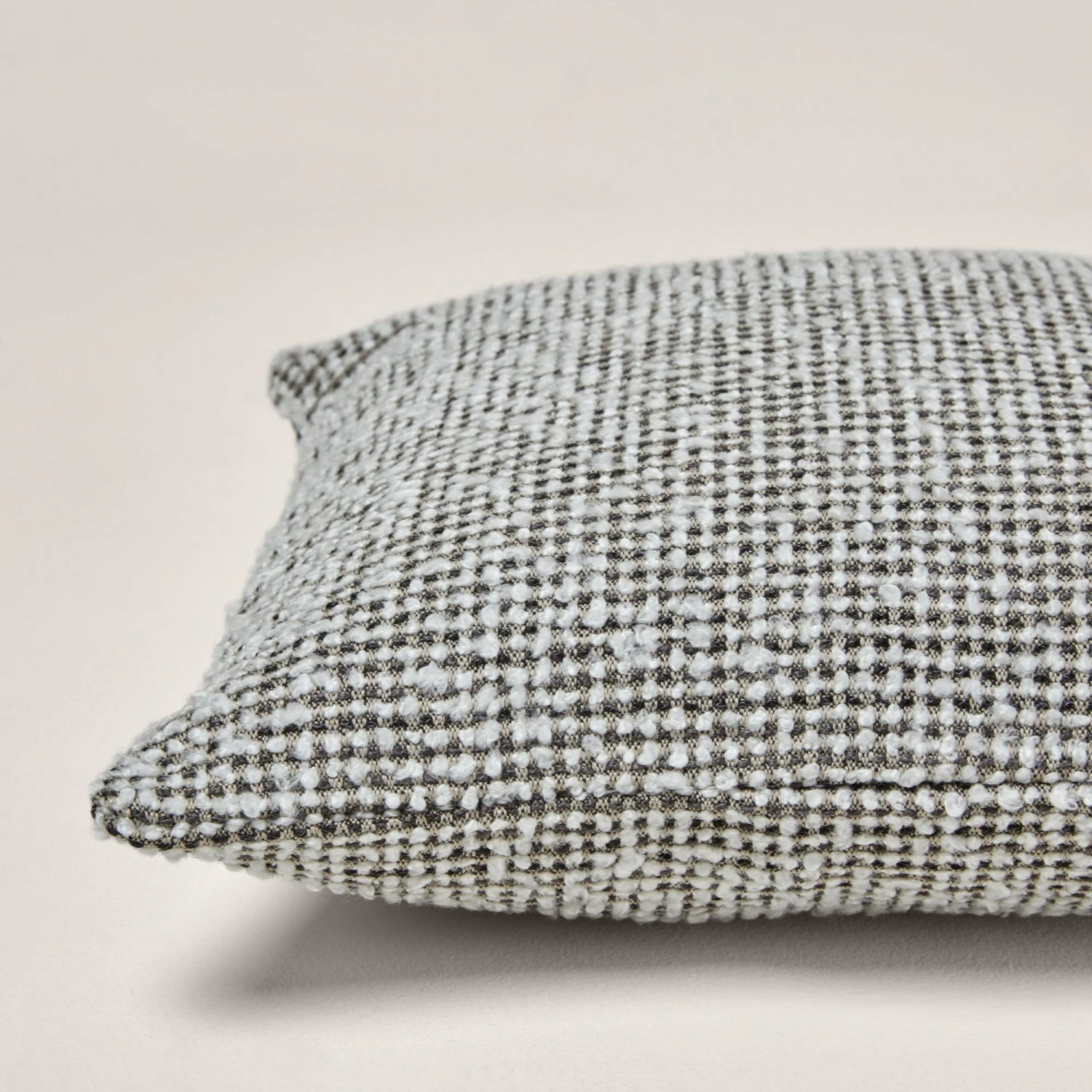 Housse De Coussin PIETRO Ivoire Et Noir 8 Housse De Coussin PIETRO Ivoire Et Noir – Image 8