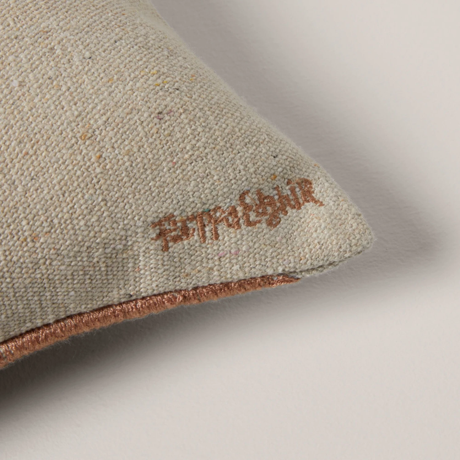 Housse De Coussin SOLAR Naturel Et Terracotta 5 Housse De Coussin SOLAR Naturel Et Terracotta – Image 5