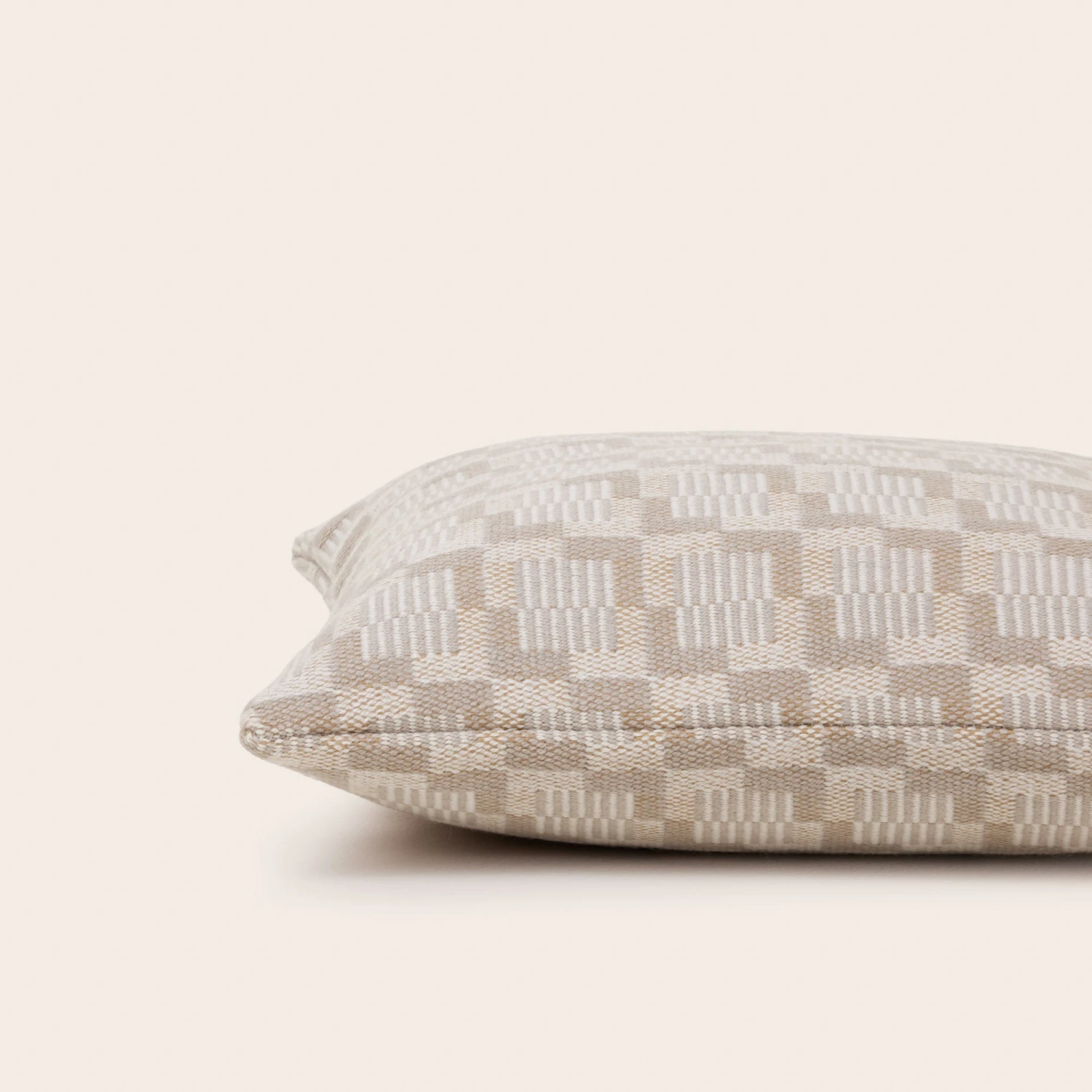 Housse De Coussin VITORIO Ivoire Et Beige Cendré 5 Housse De Coussin VITORIO Ivoire Et Beige Cendré – Image 5