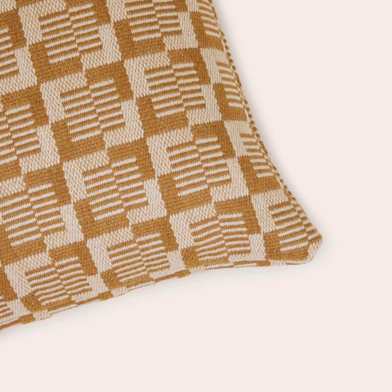 Housse De Coussin VITORIO Naturel Et Moutarde 4 Housse De Coussin VITORIO Naturel Et Moutarde – Image 4