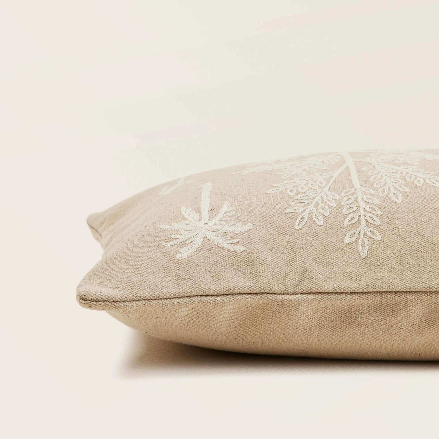 Housse De Coussin WARLI Beige Et écru 6 Housse De Coussin WARLI Beige Et écru – Image 6