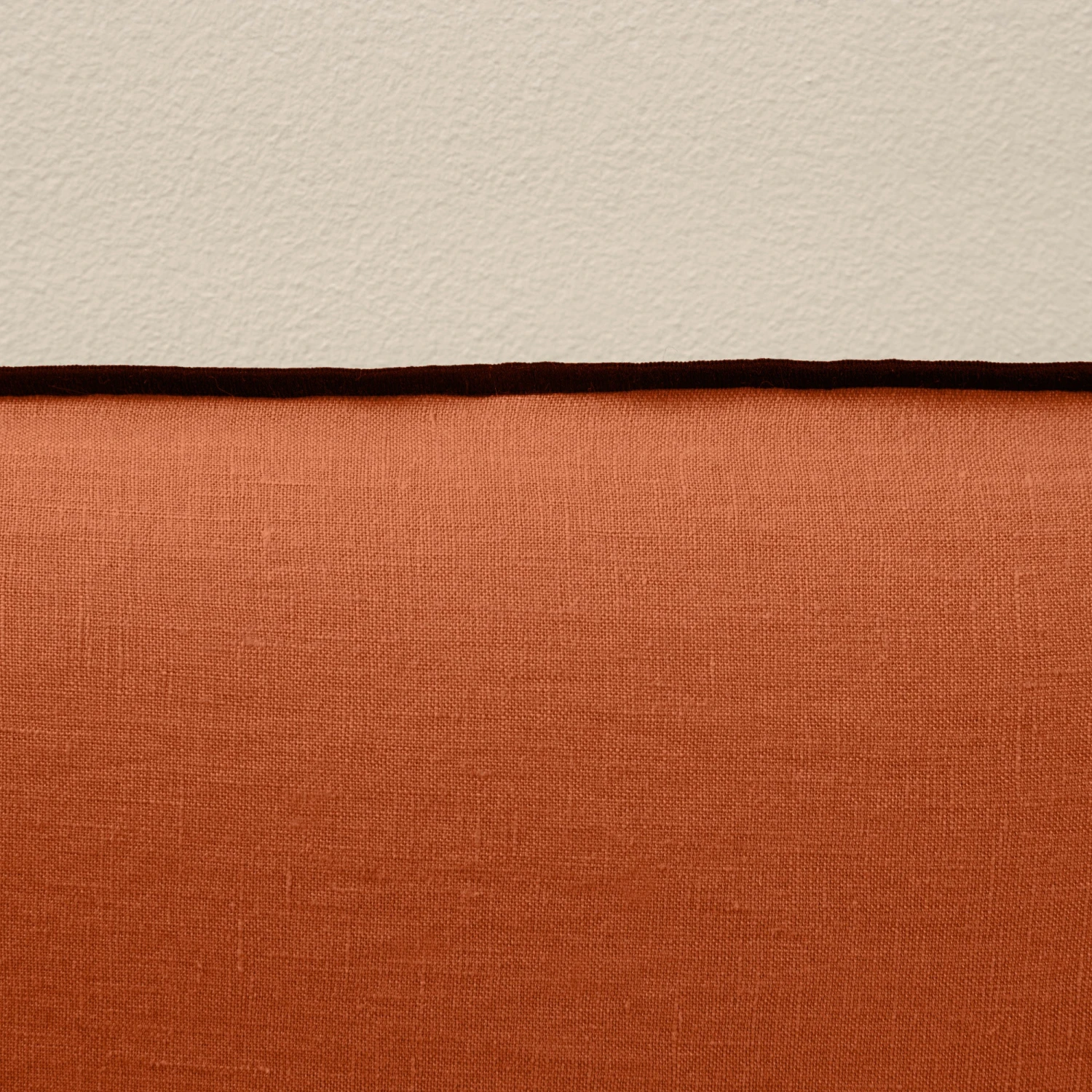 Housse De Tête De Lit CARLINA Terracotta Et Bourdon Noir 5 Housse De Tête De Lit CARLINA Terracotta Et Bourdon Noir – Image 5