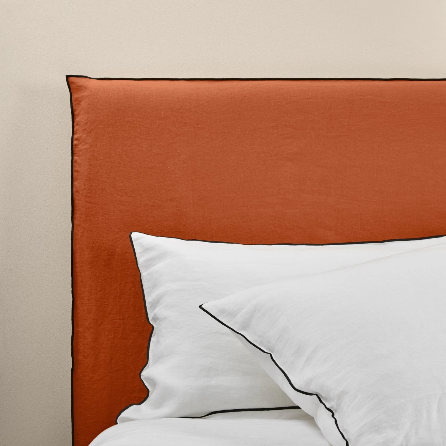 Housse De Tête De Lit CARLINA Terracotta Et Bourdon Noir 2 Housse De Tête De Lit CARLINA Terracotta Et Bourdon Noir – Image 2