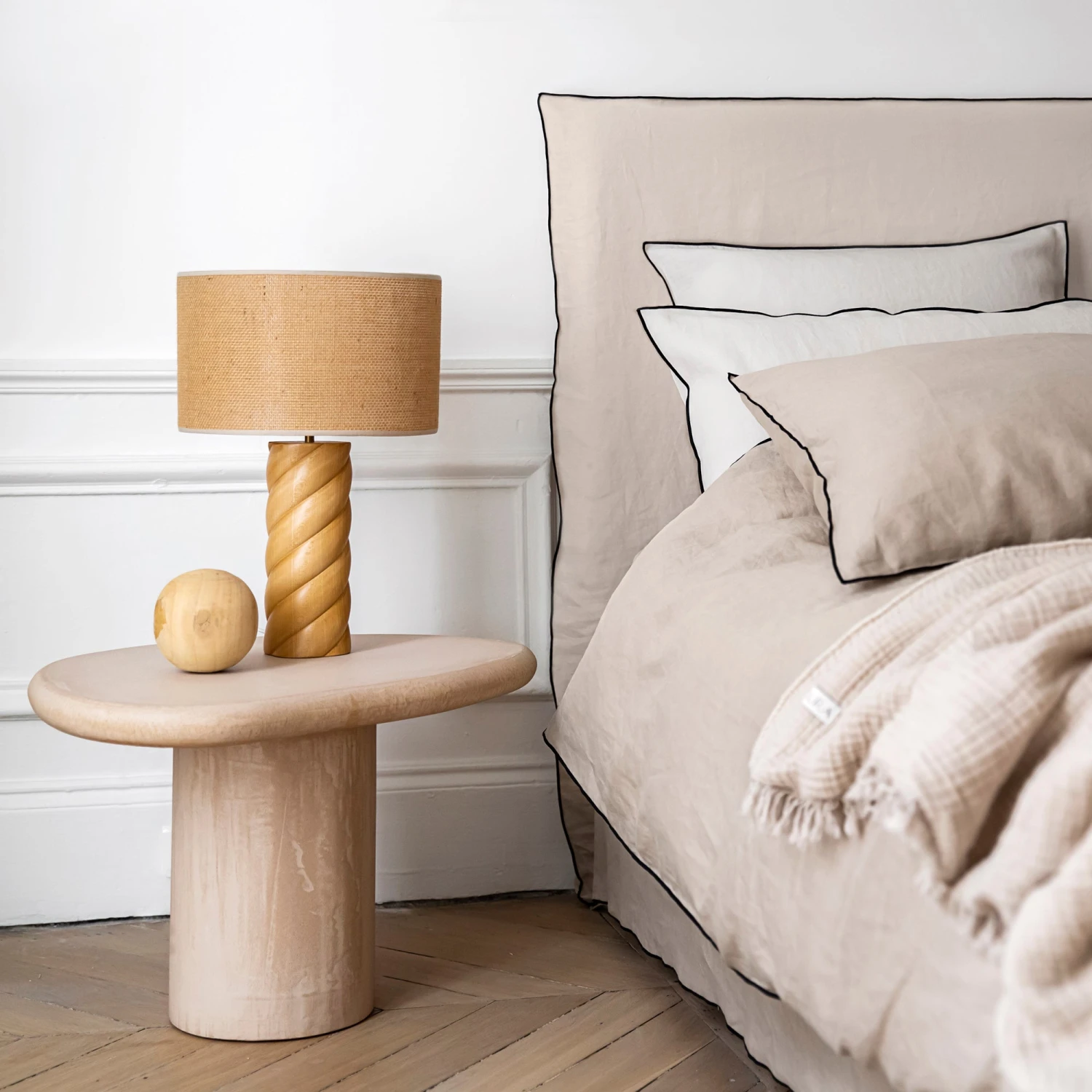 Housse De Tête De Lit CARLINA Ficelle Et Bourdon Noir 3 Housse De Tête De Lit CARLINA Ficelle Et Bourdon Noir – Image 3