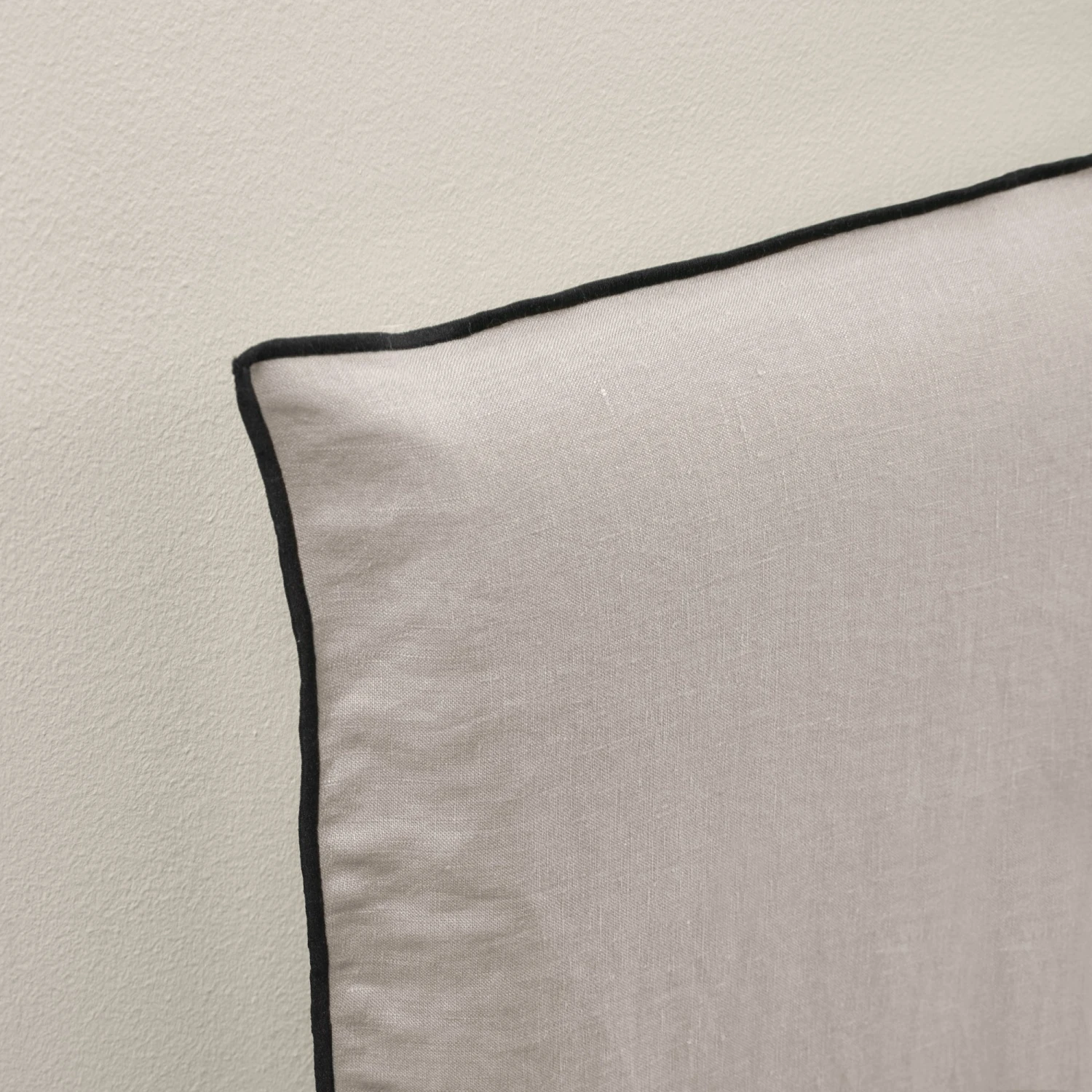 Housse De Tête De Lit CARLINA Ficelle Et Bourdon Noir 6 Housse De Tête De Lit CARLINA Ficelle Et Bourdon Noir – Image 6