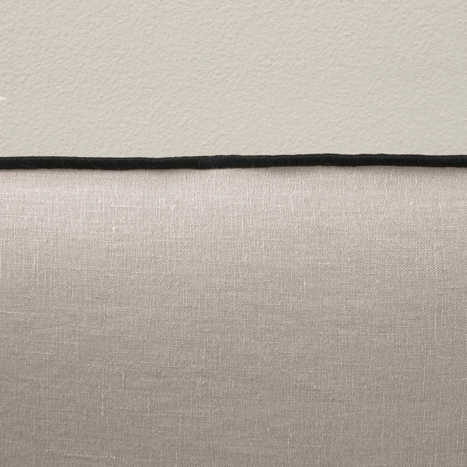 Housse De Tête De Lit CARLINA Ficelle Et Bourdon Noir 7 Housse De Tête De Lit CARLINA Ficelle Et Bourdon Noir – Image 7