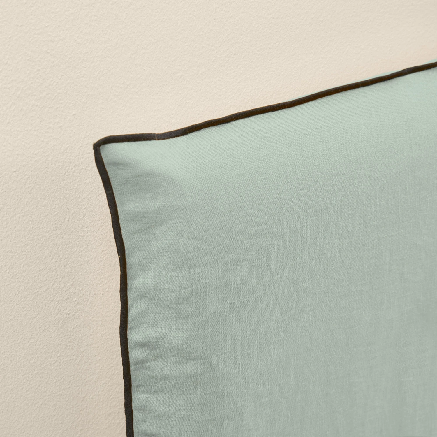 Housse De Tête De Lit CARLINA Tilleul Et Bourdon Noir 4 Housse De Tête De Lit CARLINA Tilleul Et Bourdon Noir – Image 4