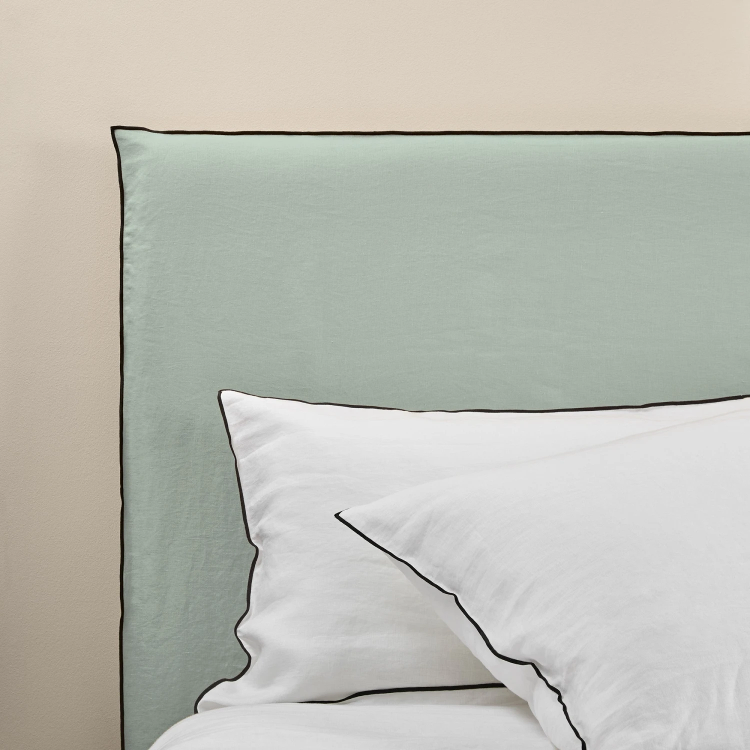 Housse De Tête De Lit CARLINA Tilleul Et Bourdon Noir 2 Housse De Tête De Lit CARLINA Tilleul Et Bourdon Noir – Image 2