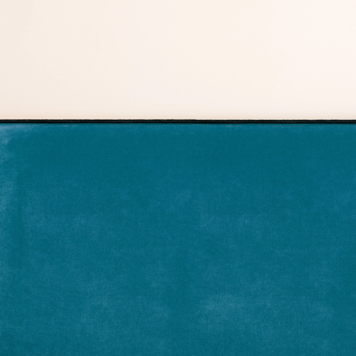 Housse De Tête De Lit DARIO Bleu Canard Et Bourdon Noir 7 Housse De Tête De Lit DARIO Bleu Canard Et Bourdon Noir – Image 7