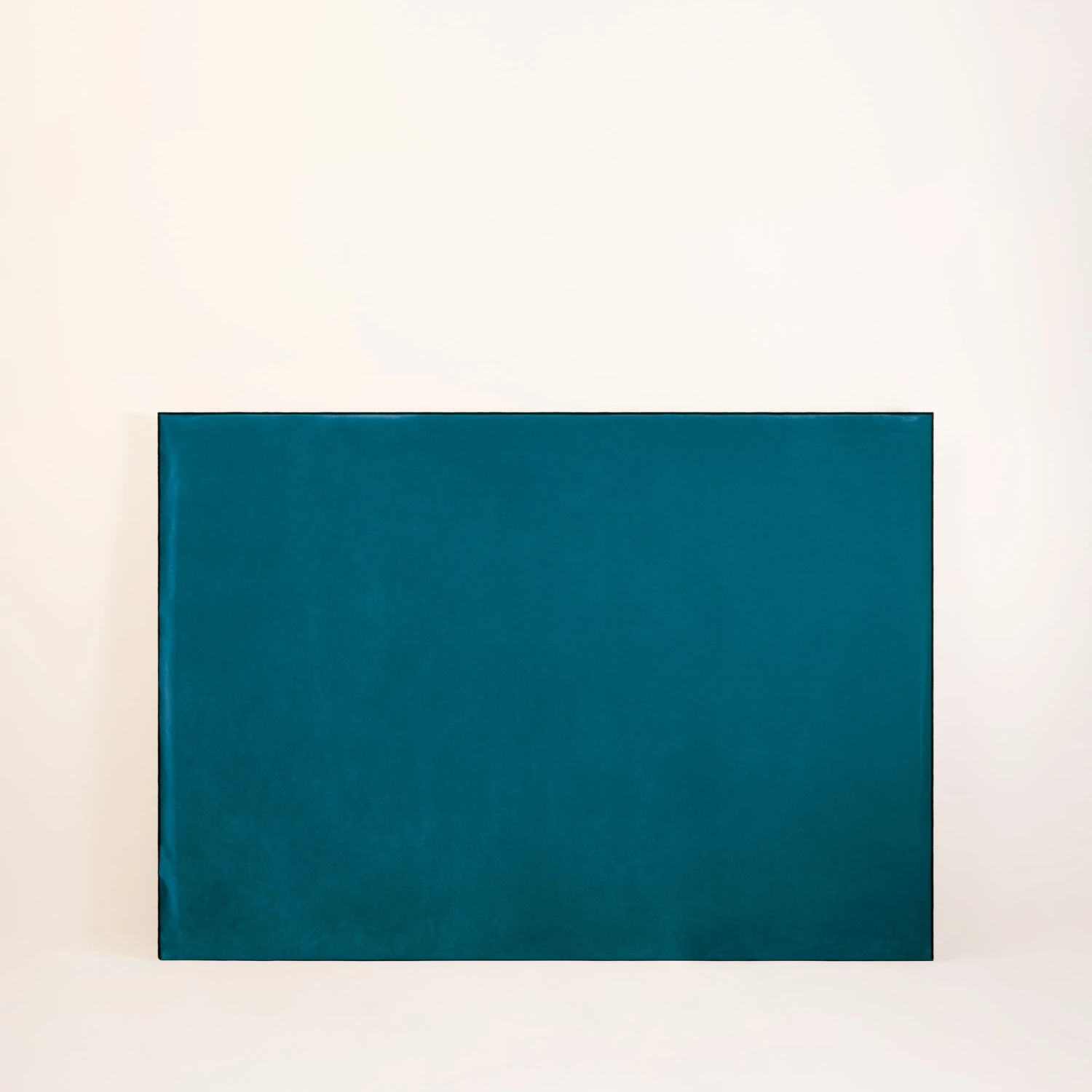 Housse De Tête De Lit DARIO Bleu Canard Et Bourdon Noir 1 Housse De Tête De Lit DARIO Bleu Canard Et Bourdon Noir