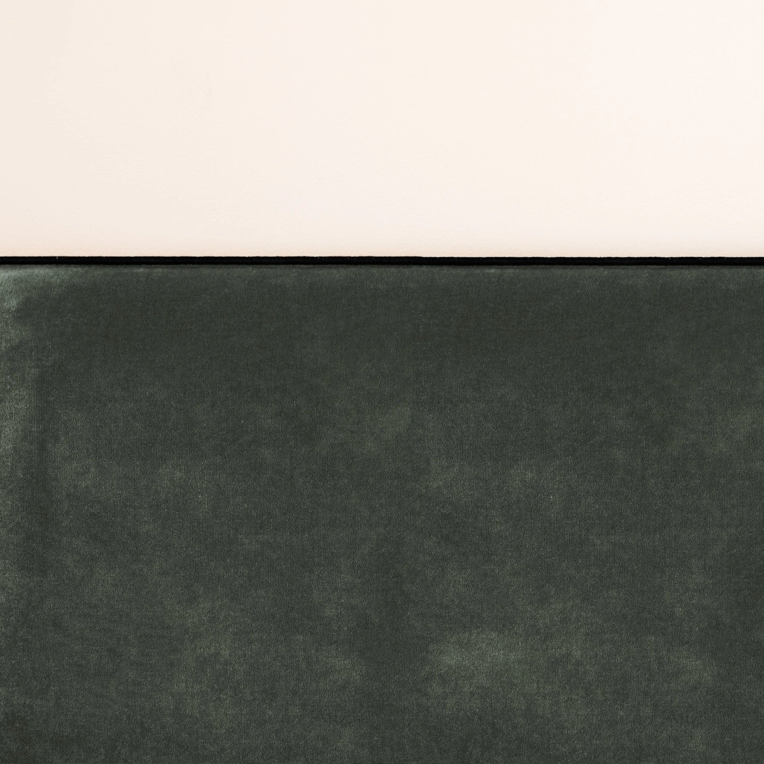 Housse De Tête De Lit DARIO Kaki Grisé Et Bourdon Noir 5 Housse De Tête De Lit DARIO Kaki Grisé Et Bourdon Noir – Image 5