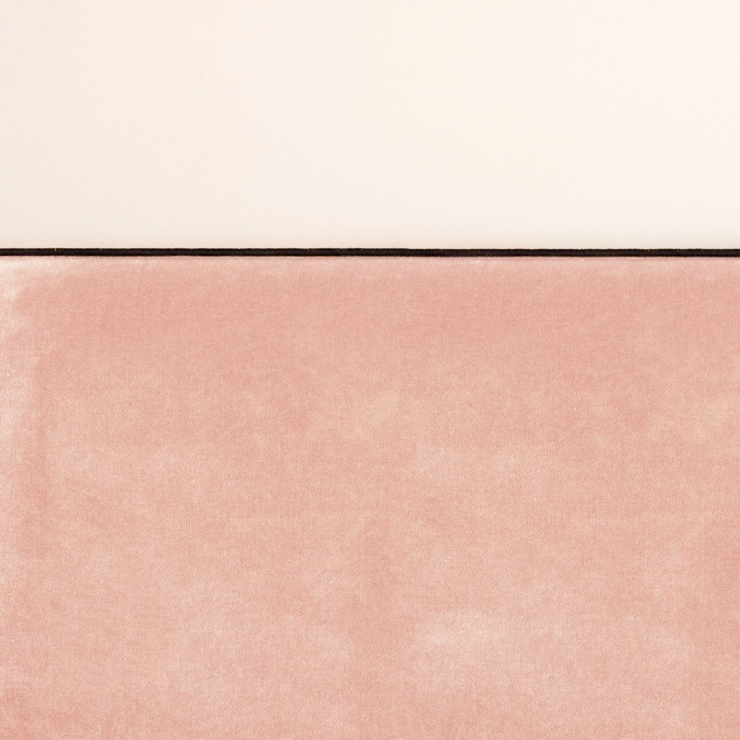 Housse De Tête De Lit DARIO Eglantine Et Bourdon Noir 5 Housse De Tête De Lit DARIO Eglantine Et Bourdon Noir – Image 5