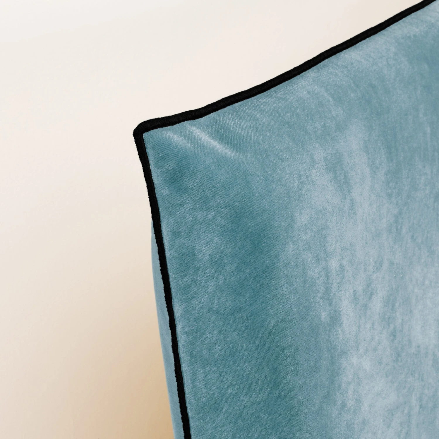 Housse De Tête De Lit DARIO Topaze Et Bourdon Noir 4 Housse De Tête De Lit DARIO Topaze Et Bourdon Noir – Image 4