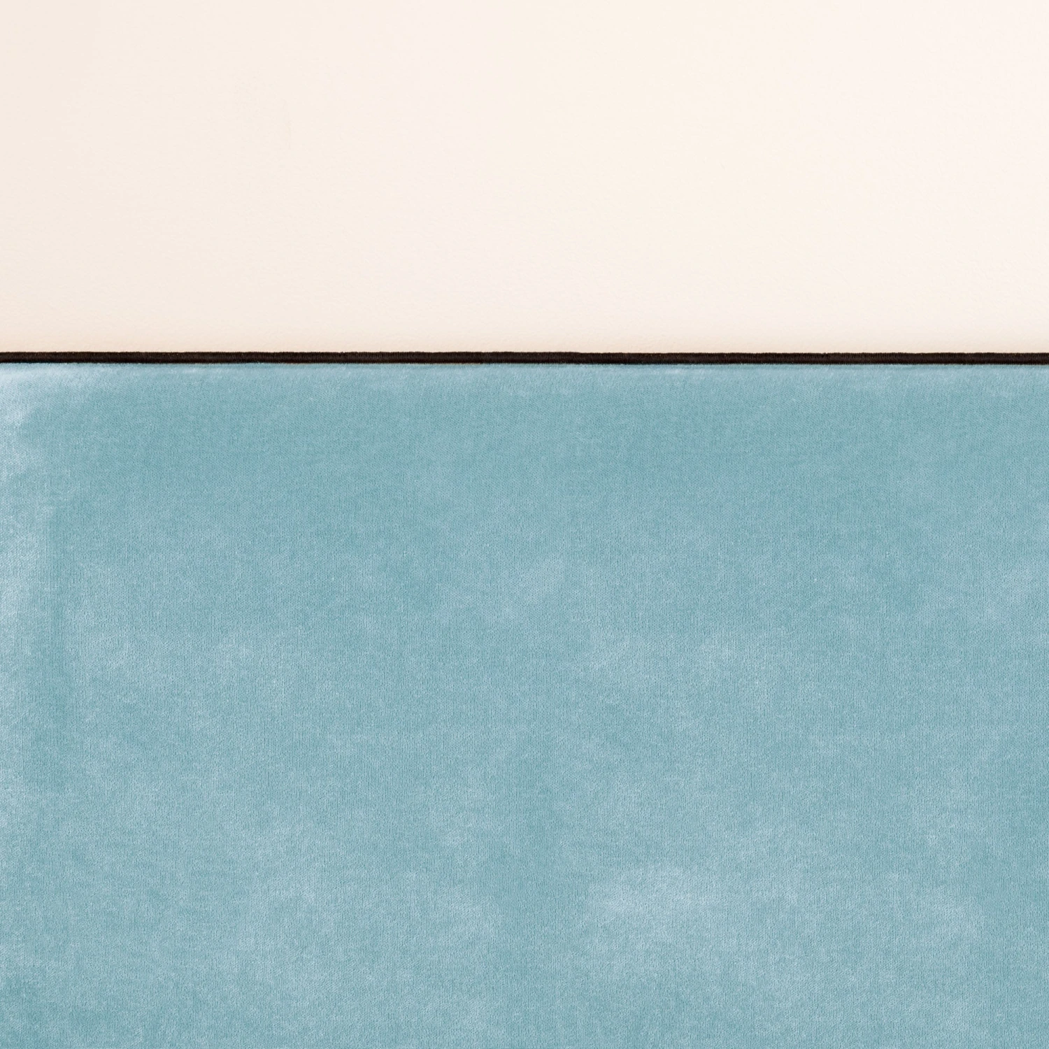 Housse De Tête De Lit DARIO Topaze Et Bourdon Noir 5 Housse De Tête De Lit DARIO Topaze Et Bourdon Noir – Image 5