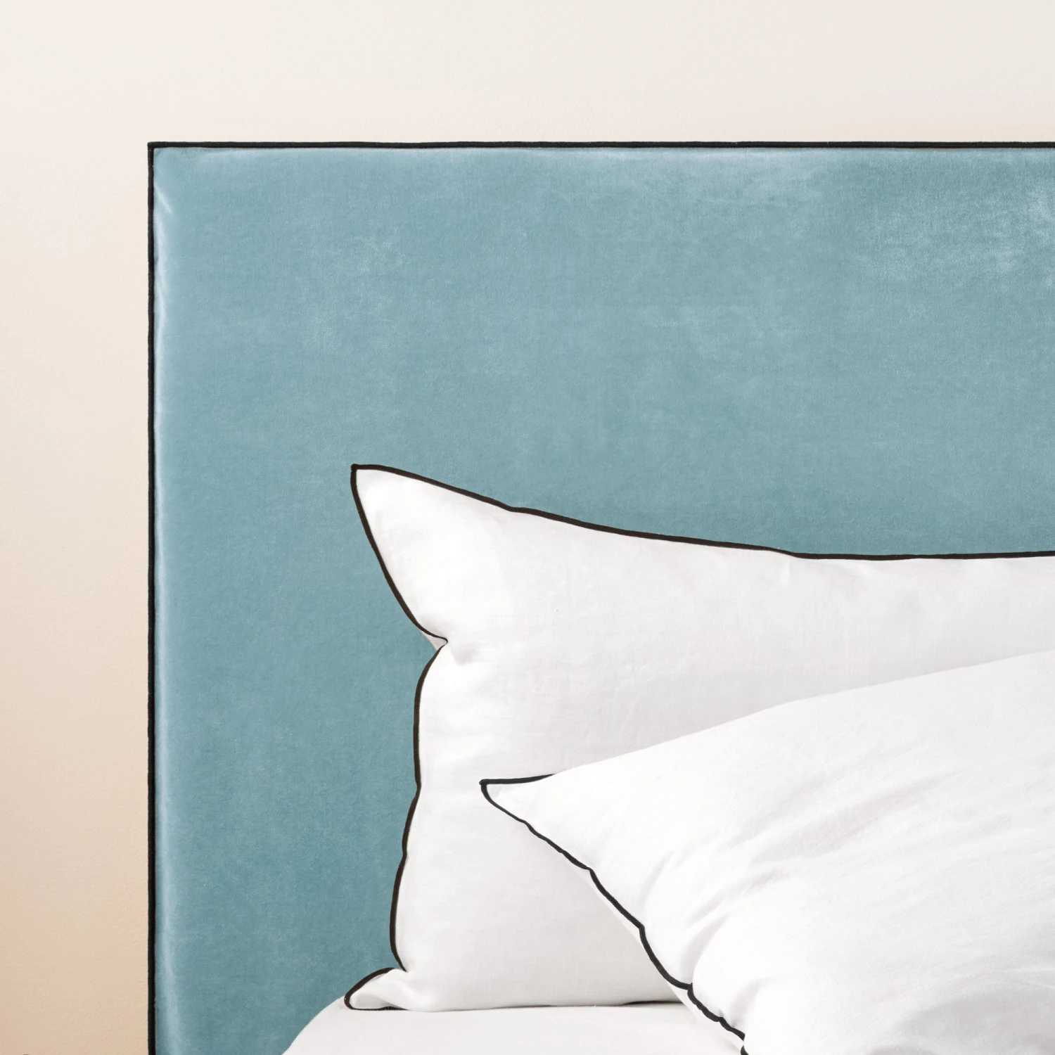 Housse De Tête De Lit DARIO Topaze Et Bourdon Noir 6 Housse De Tête De Lit DARIO Topaze Et Bourdon Noir – Image 6