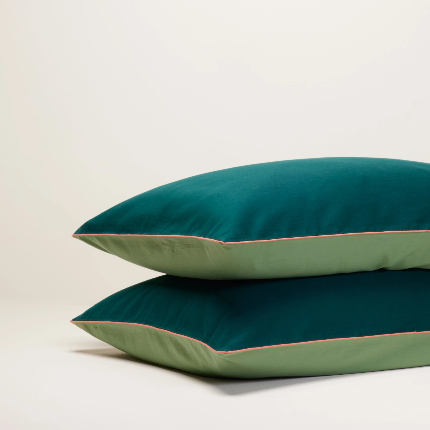 Lot De 2 Taies D'oreiller ADEN Vert Loden Et Corail 1 Lot De 2 Taies D'oreiller ADEN Vert Loden Et Corail