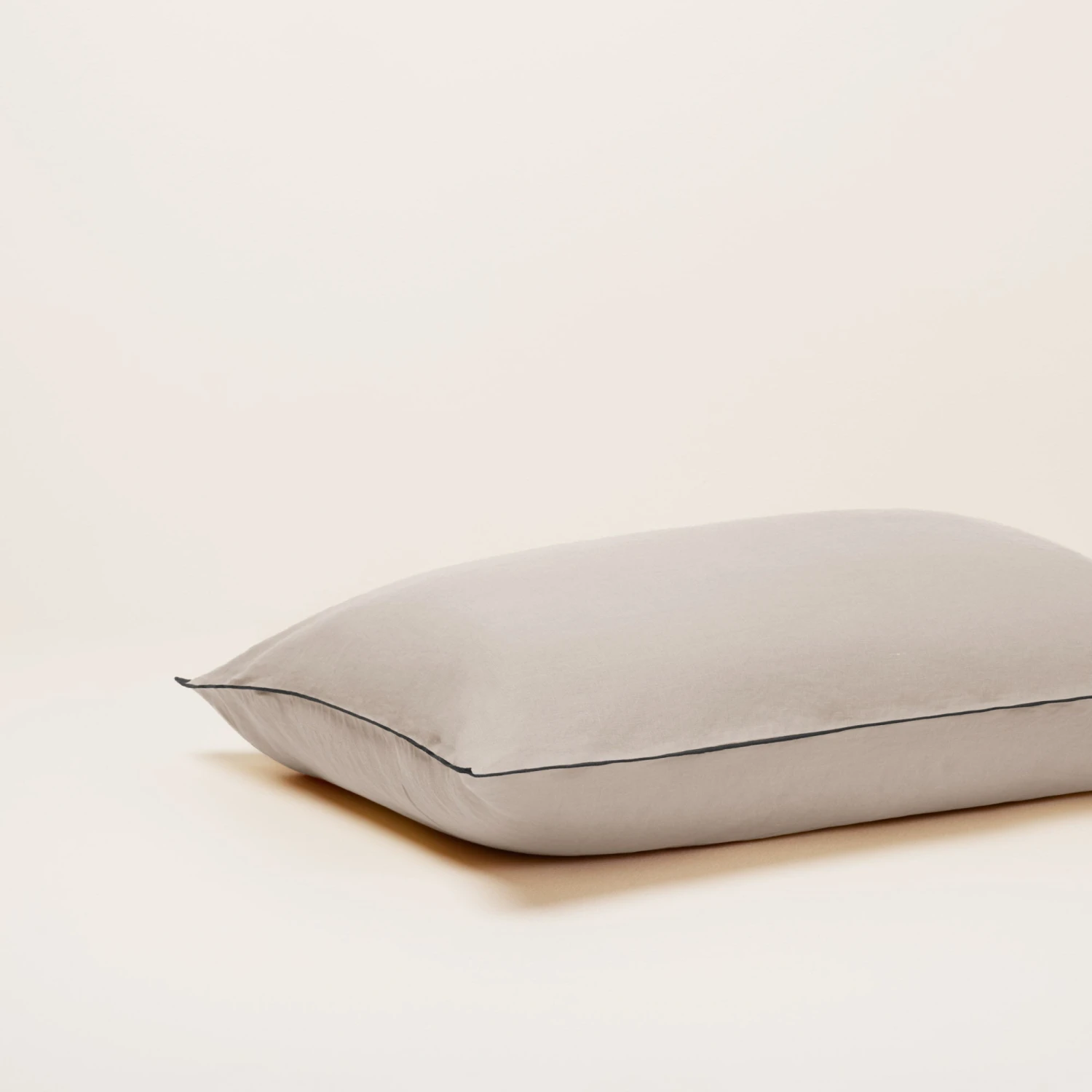 Lot De 2 Taies D'oreiller CARLINA Ficelle Et Bourdon Noir 5 Lot De 2 Taies D'oreiller CARLINA Ficelle Et Bourdon Noir – Image 5