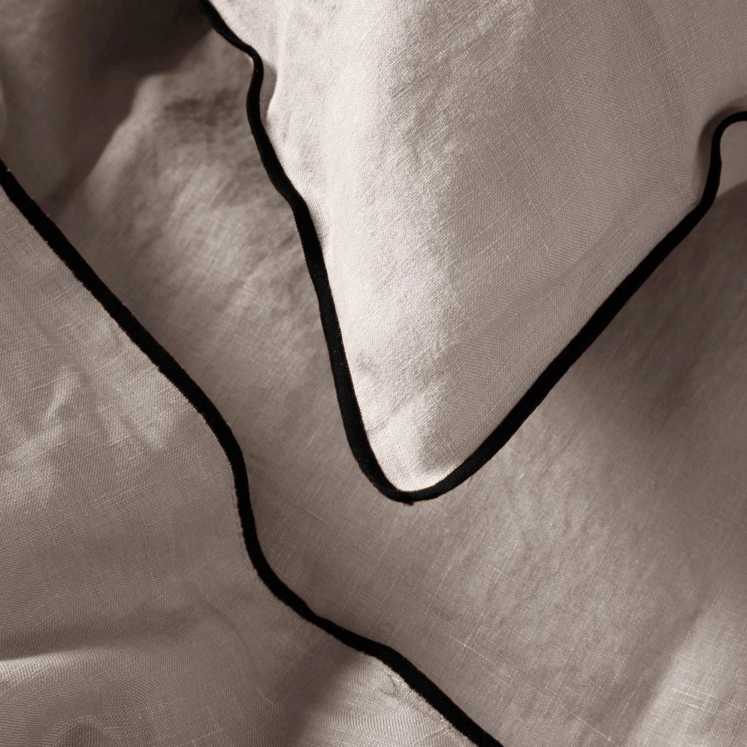 Lot De 2 Taies D'oreiller CARLINA Ficelle Et Bourdon Noir 7 Lot De 2 Taies D'oreiller CARLINA Ficelle Et Bourdon Noir – Image 7