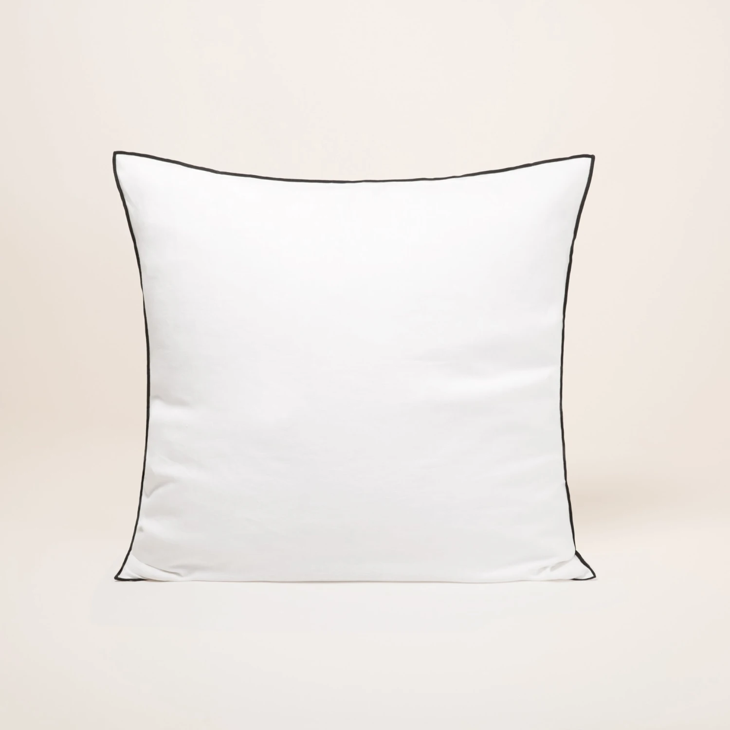 Lot De 2 Taies D'oreiller CARLINA Blanc Pur Et Bourdon Noir 7 Lot De 2 Taies D'oreiller CARLINA Blanc Pur Et Bourdon Noir – Image 7